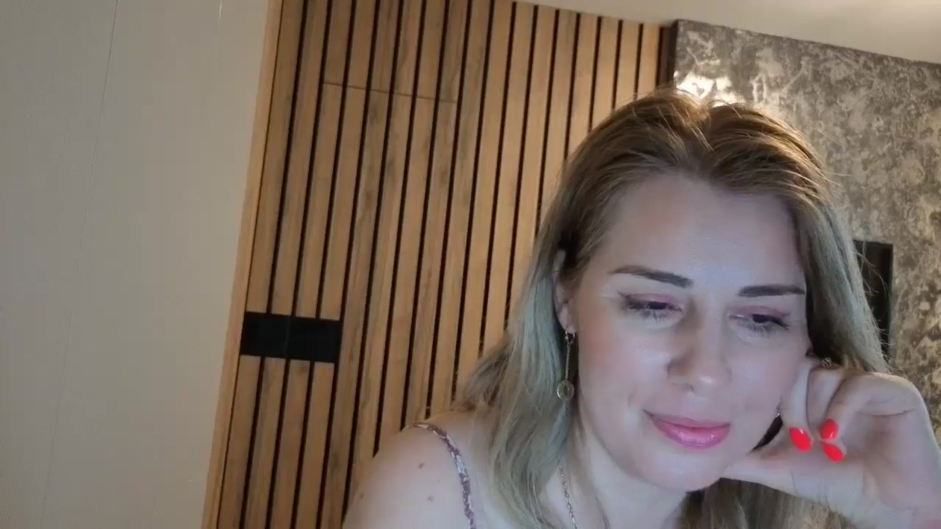 Gallery image thumbnail from PrettyWomen31's myfreecams stream on, 12/24/2025, 09:20 image 2 of 20