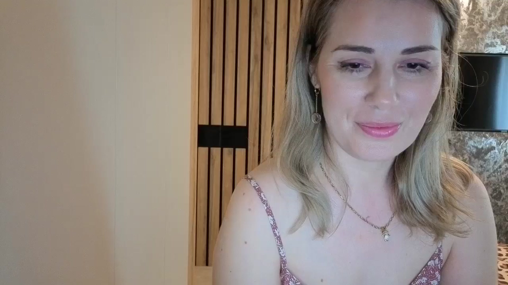 Gallery image thumbnail from PrettyWomen31's myfreecams stream on, 12/24/2025, 09:20 image 17 of 20