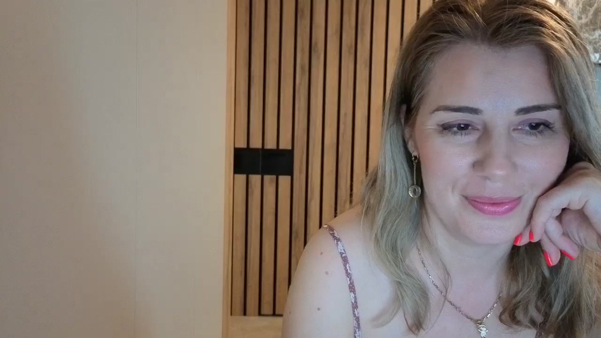 Gallery image thumbnail from PrettyWomen31's myfreecams stream on, 12/24/2025, 09:20 image 8 of 20