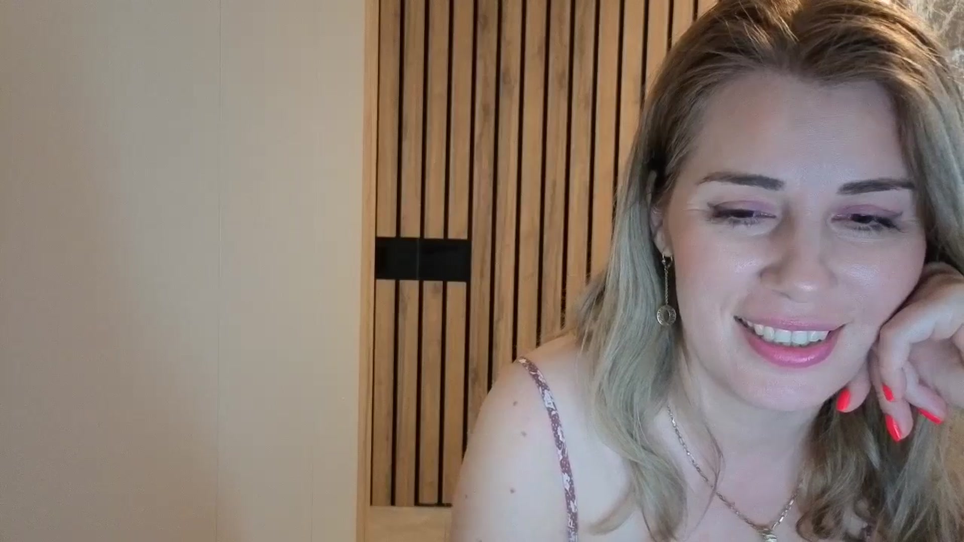 Gallery image thumbnail from PrettyWomen31's myfreecams stream on, 12/24/2025, 09:20 image 11 of 20