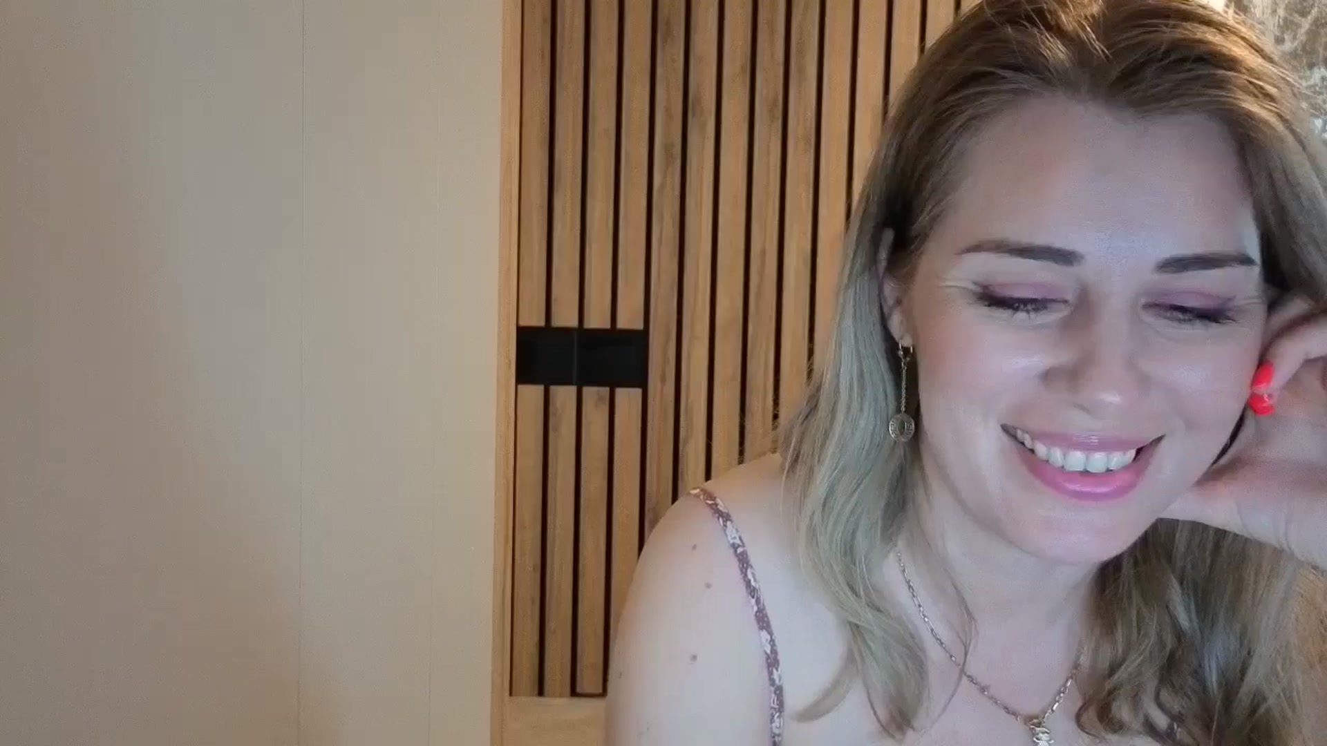 Gallery image thumbnail from PrettyWomen31's myfreecams stream on, 12/24/2025, 09:20 image 7 of 20