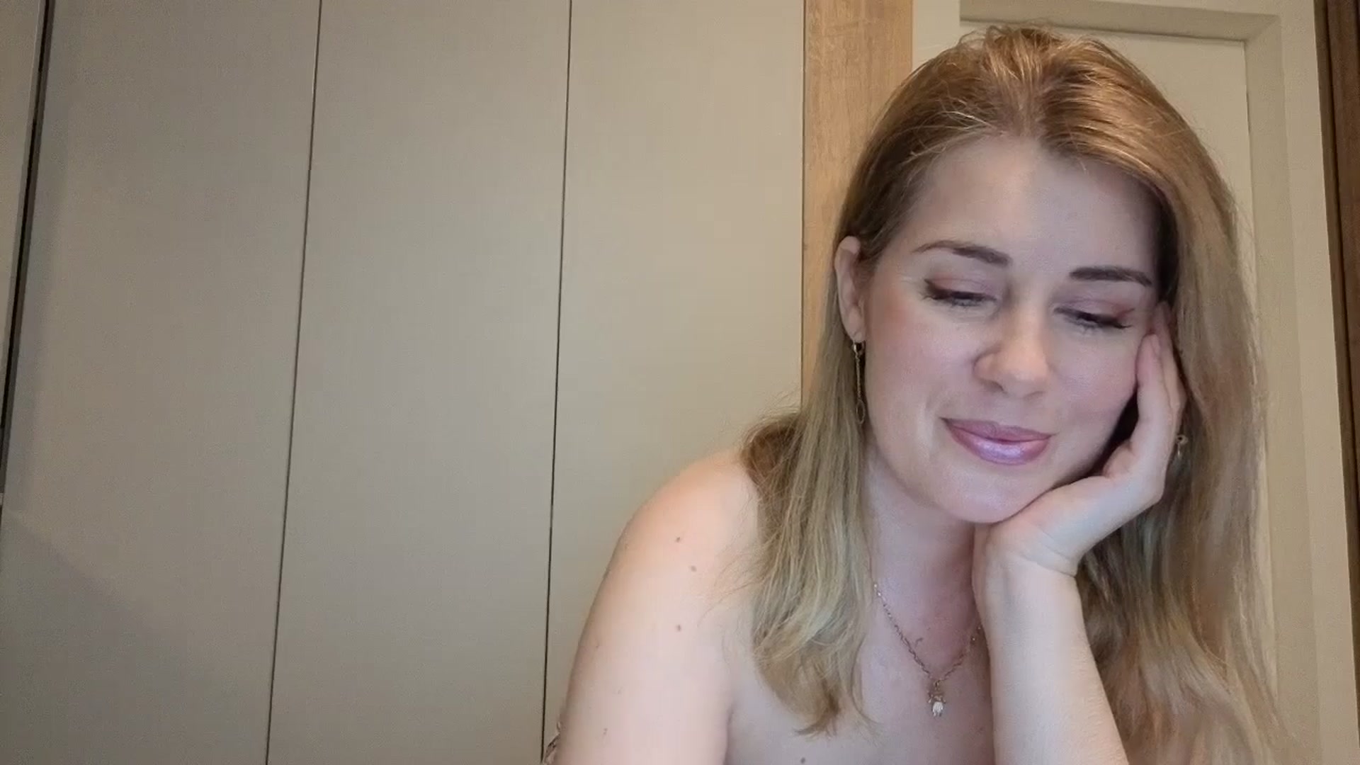 Gallery image thumbnail from PrettyWomen31's myfreecams stream on, 01/27/2026, 07:41 image 4 of 20