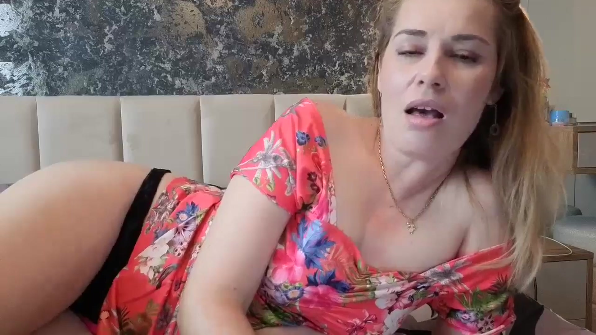 Gallery image thumbnail from PrettyWomen31's myfreecams stream on, 02/06/2026, 11:45 image 17 of 20