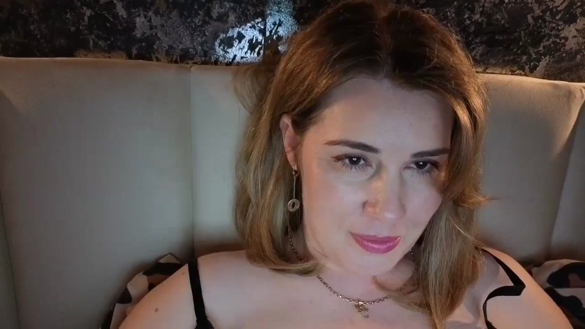Gallery image thumbnail from PrettyWomen31's myfreecams stream on, 04/04/2026, 21:26 image 15 of 20