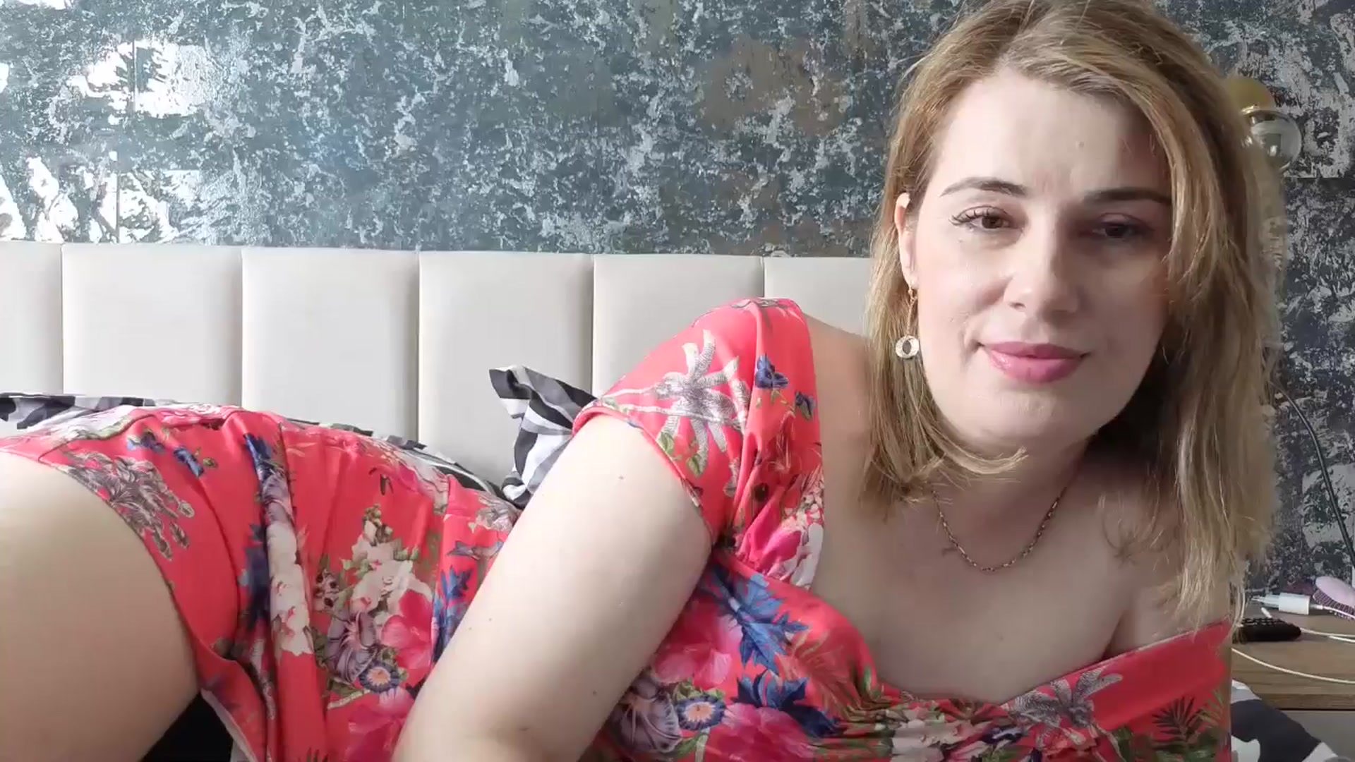 Gallery image thumbnail from PrettyWomen31's myfreecams stream on, 04/16/2026, 07:49 image 18 of 20