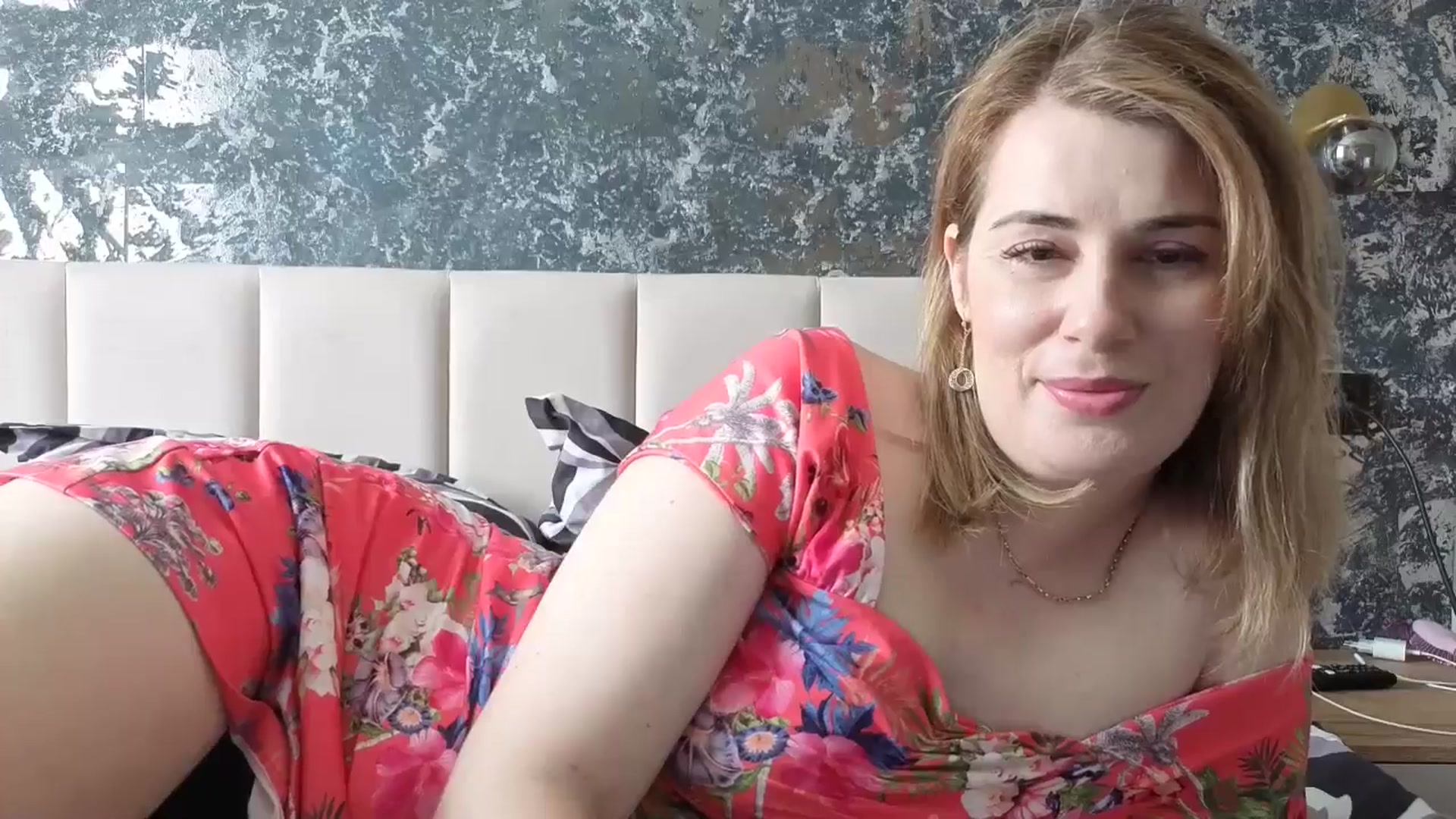 Gallery image thumbnail from PrettyWomen31's myfreecams stream on, 04/16/2026, 07:49 image 16 of 20