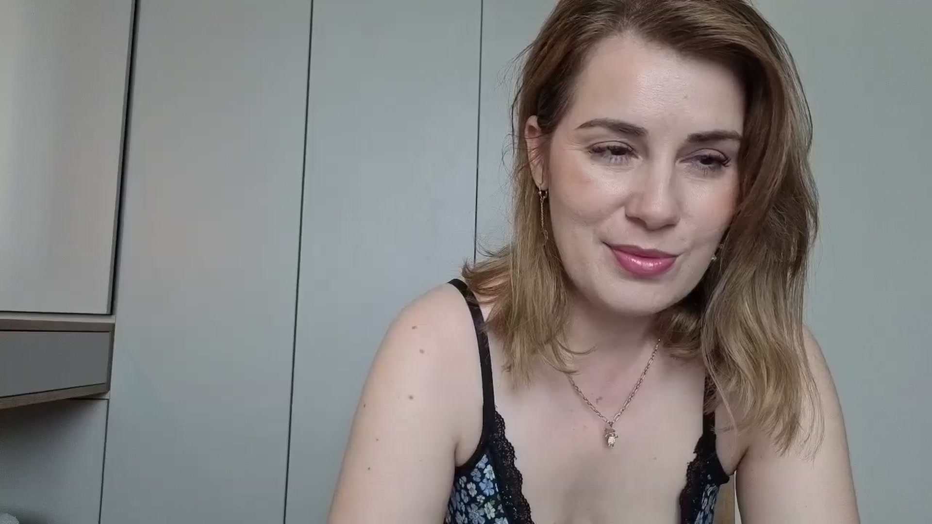 Gallery image thumbnail from PrettyWomen31's myfreecams stream on, 04/17/2026, 06:53 image 17 of 20