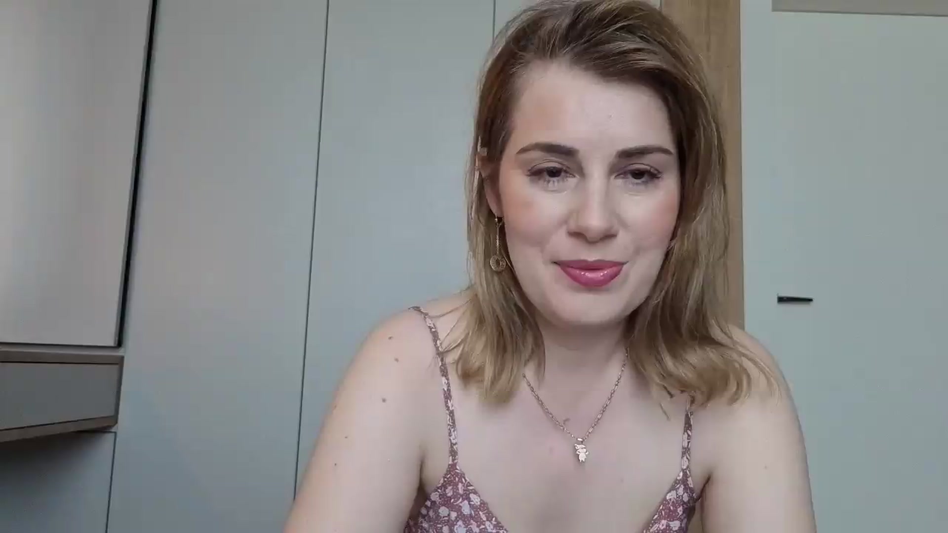 Gallery image thumbnail from PrettyWomen31's myfreecams stream on, 04/24/2026, 07:03 image 6 of 20