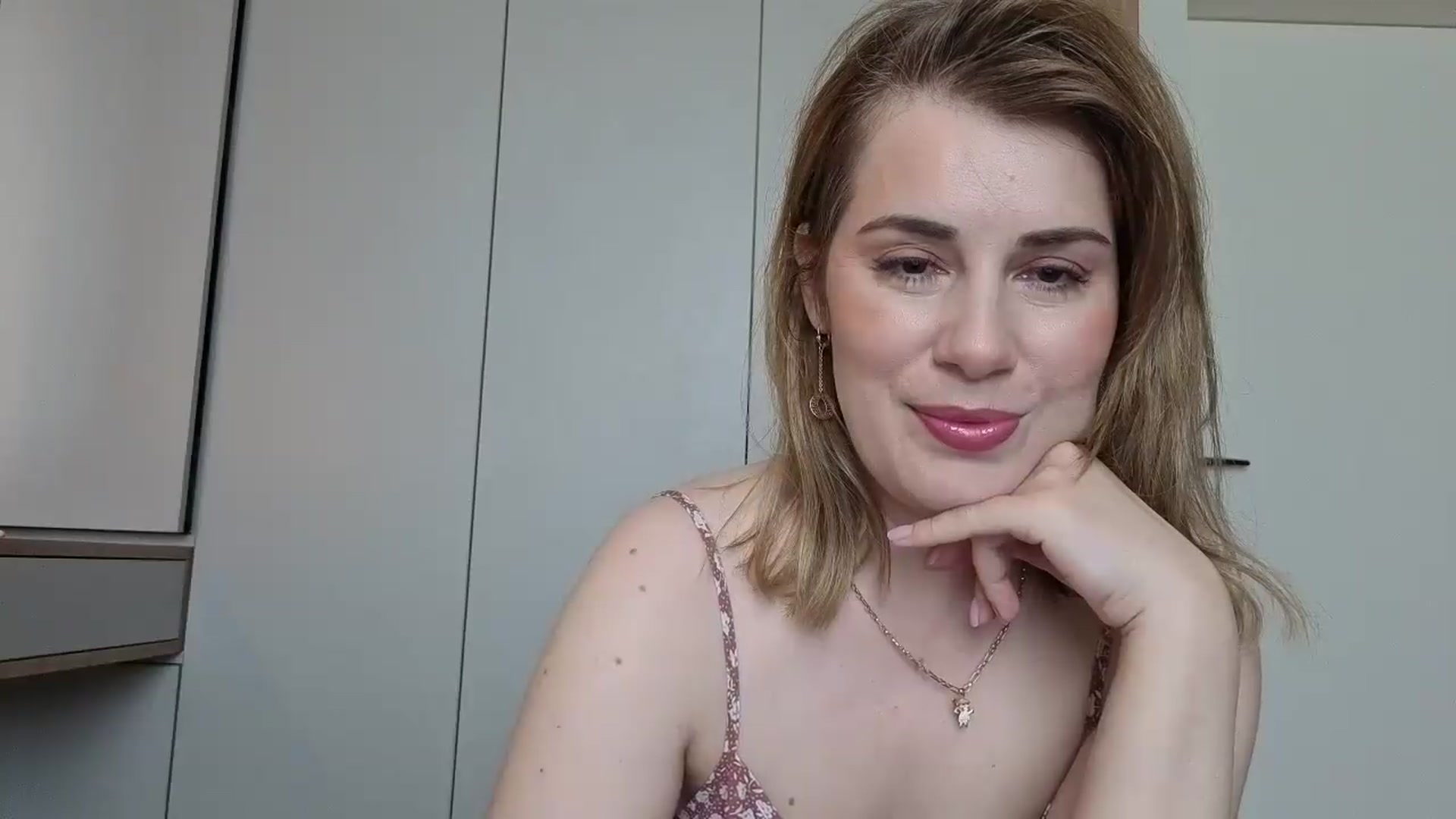 Gallery image thumbnail from PrettyWomen31's myfreecams stream on, 04/24/2026, 07:03 image 9 of 20