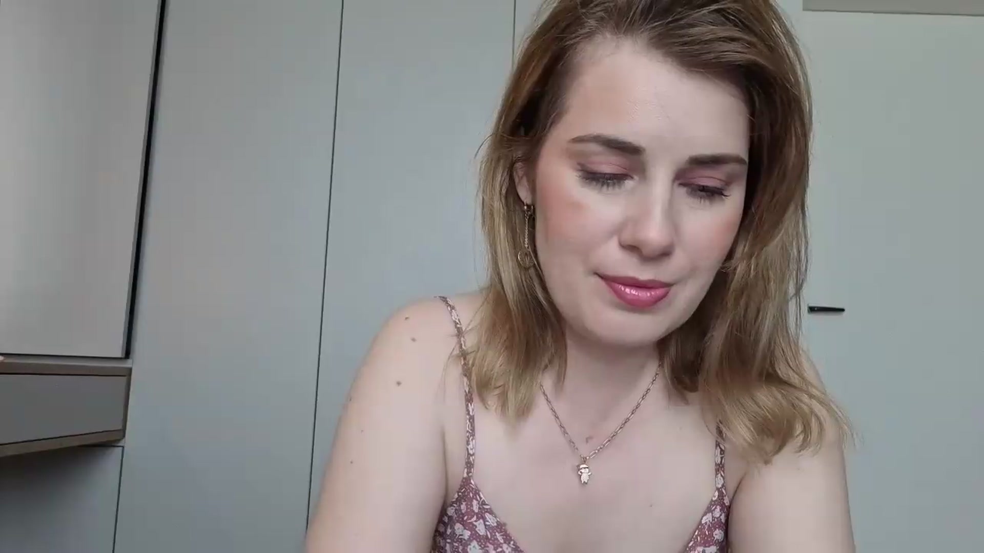 Gallery image thumbnail from PrettyWomen31's myfreecams stream on, 04/24/2026, 07:03 image 10 of 20