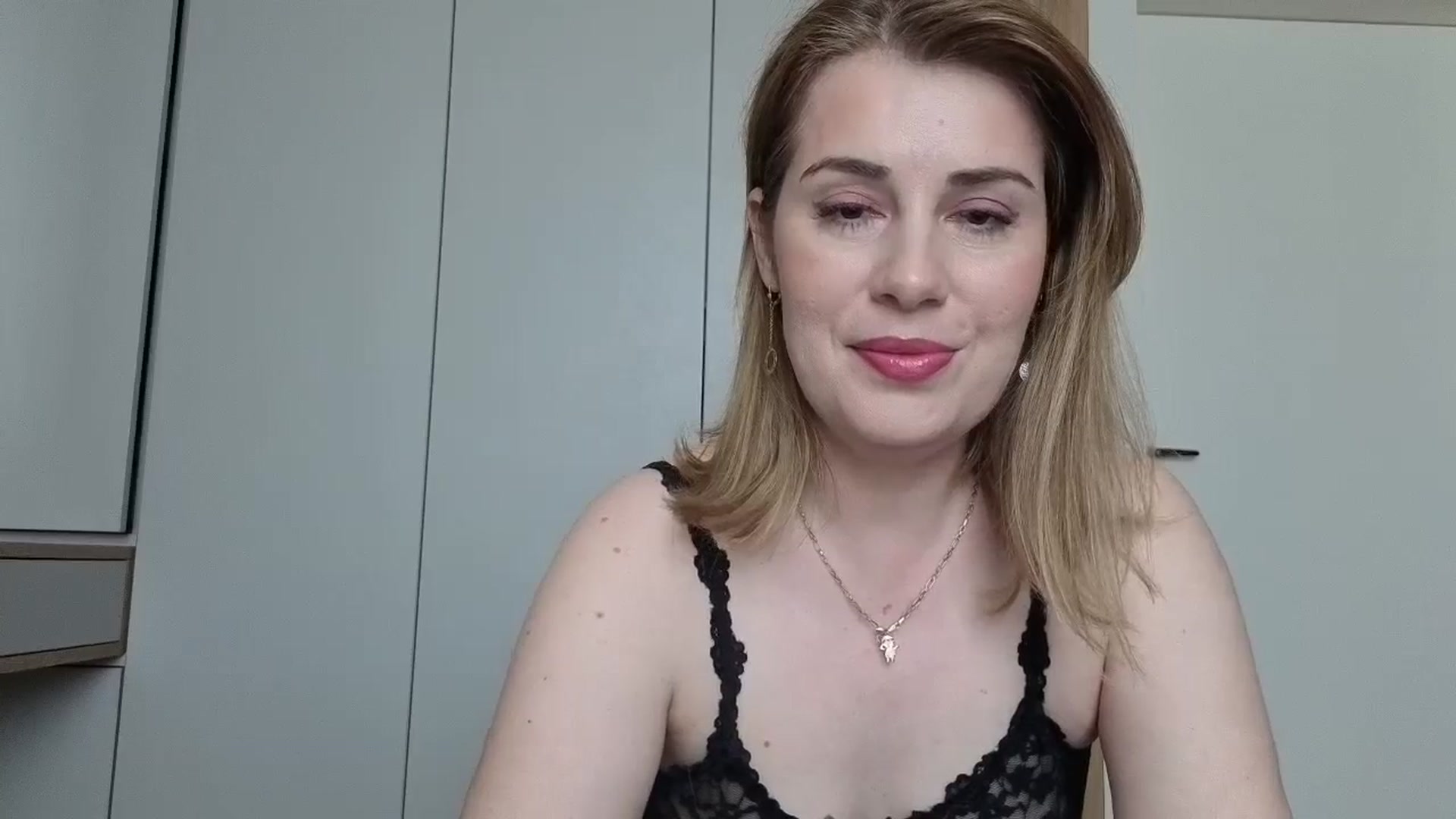 Gallery image thumbnail from PrettyWomen31's myfreecams stream on, 04/27/2026, 09:15 image 2 of 20