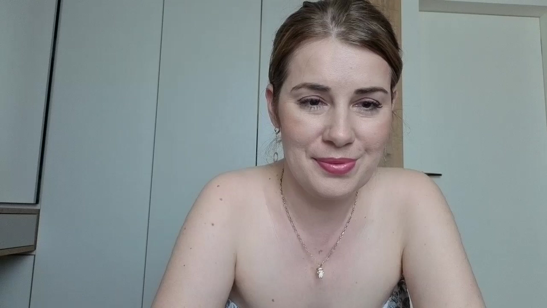 Gallery image thumbnail from PrettyWomen31's myfreecams stream on, 04/28/2026, 08:49 image 4 of 20