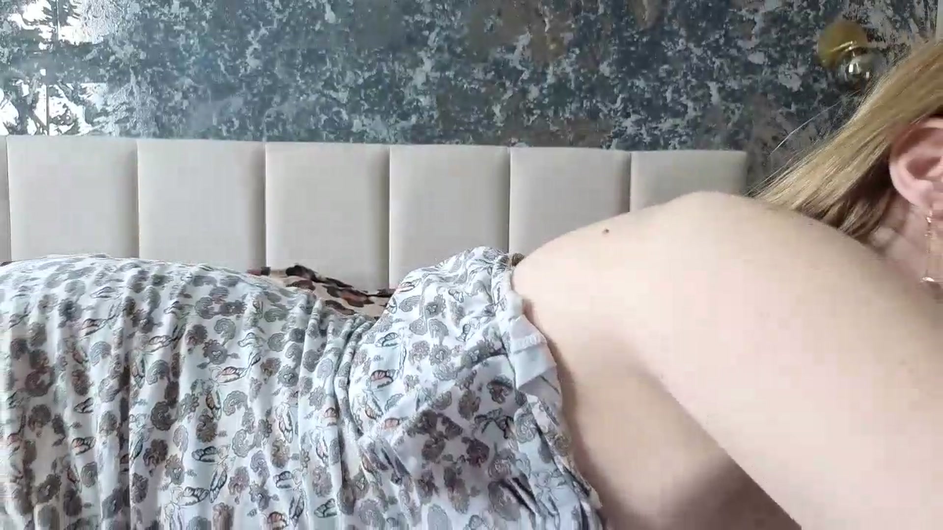 Gallery image thumbnail from PrettyWomen31's myfreecams stream on, 05/12/2026, 09:10 image 10 of 20