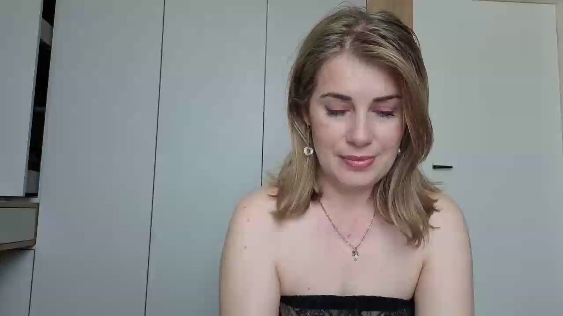 Gallery image thumbnail from PrettyWomen31's myfreecams stream on, 05/18/2026, 09:21 image 5 of 20