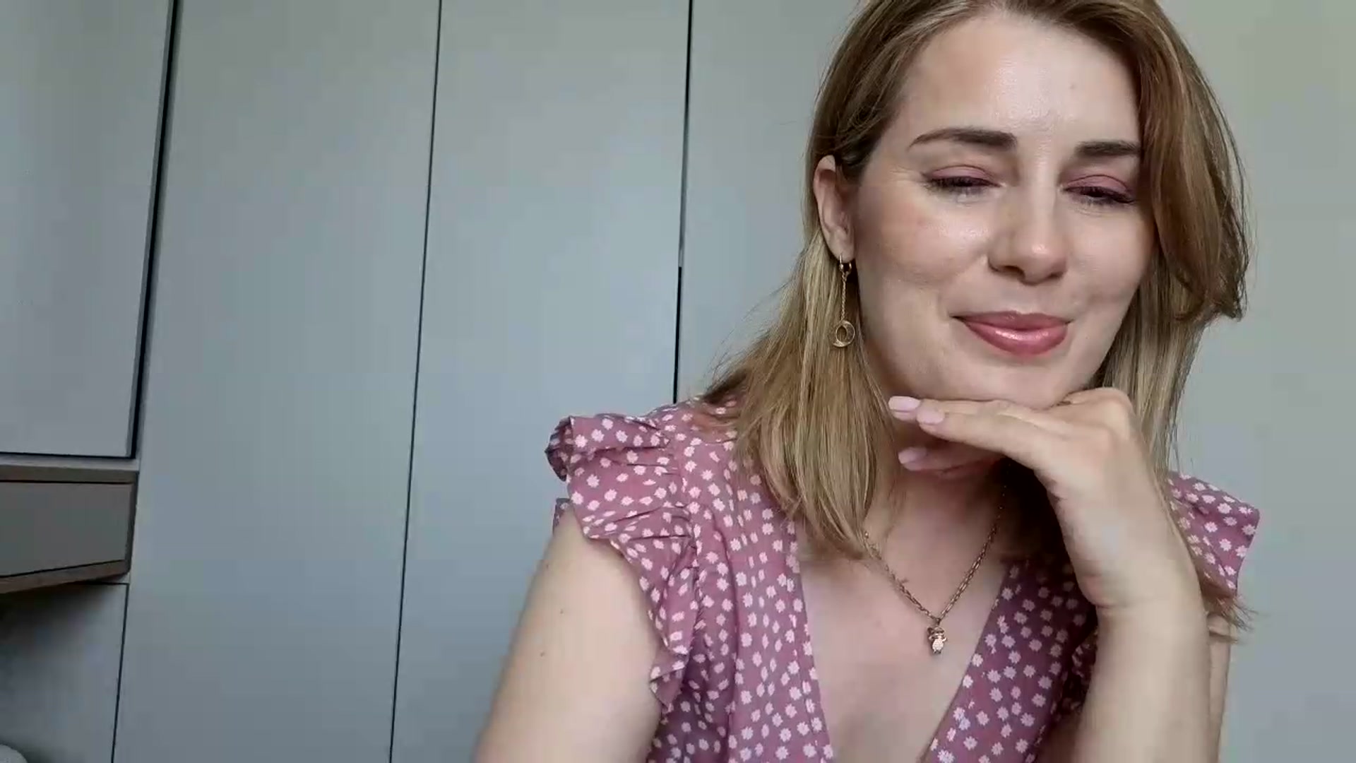 Gallery image thumbnail from PrettyWomen31's myfreecams stream on, 05/25/2026, 07:42 image 5 of 20