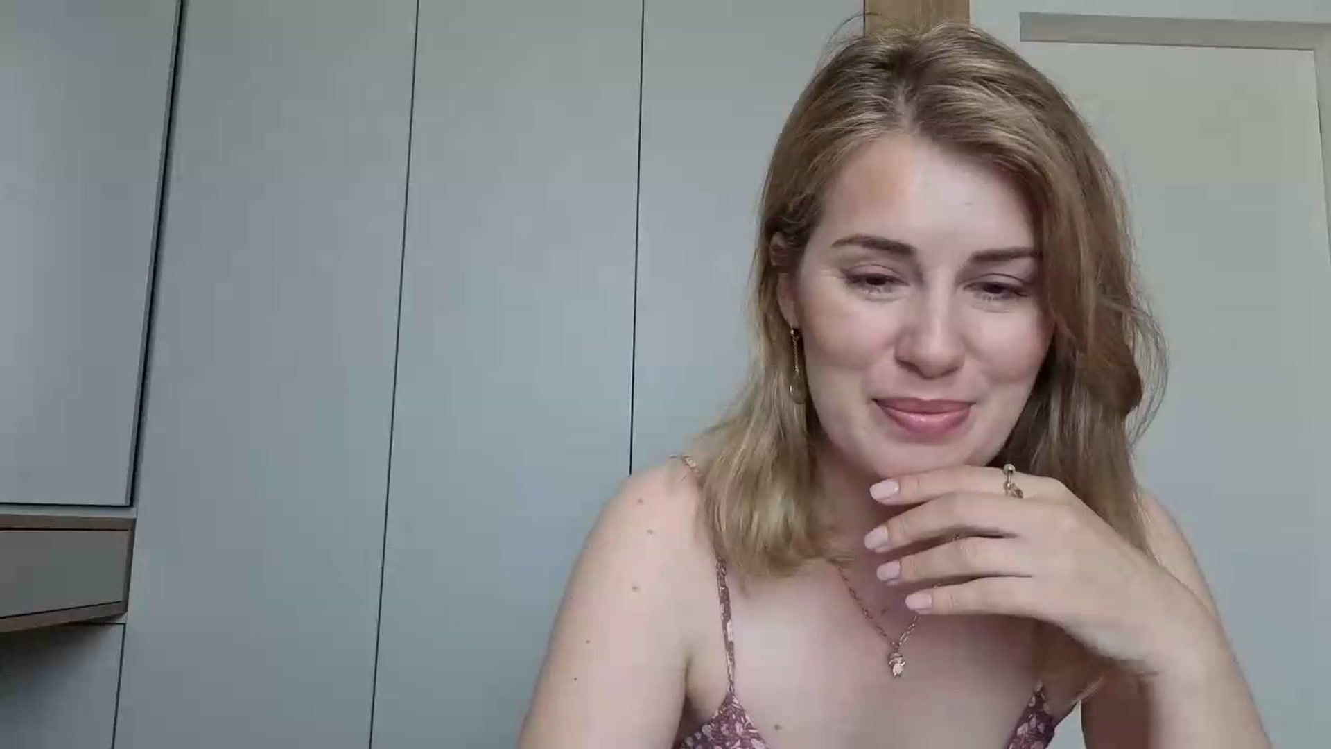 Gallery image thumbnail from PrettyWomen31's myfreecams stream on, 05/29/2026, 08:05 image 3 of 20