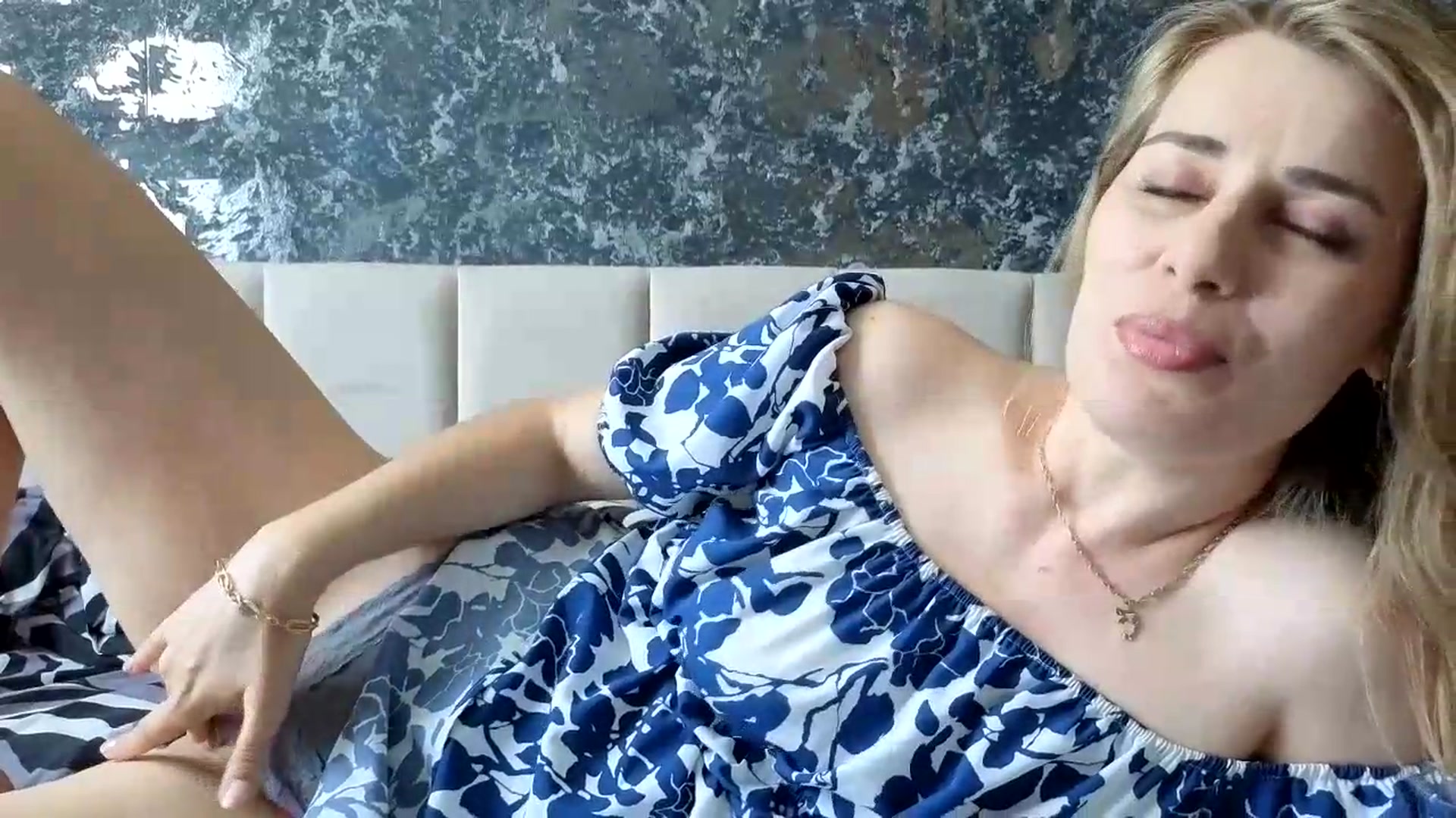 Gallery image thumbnail from PrettyWomen31's myfreecams stream on, 06/19/2026, 09:12 image 6 of 20