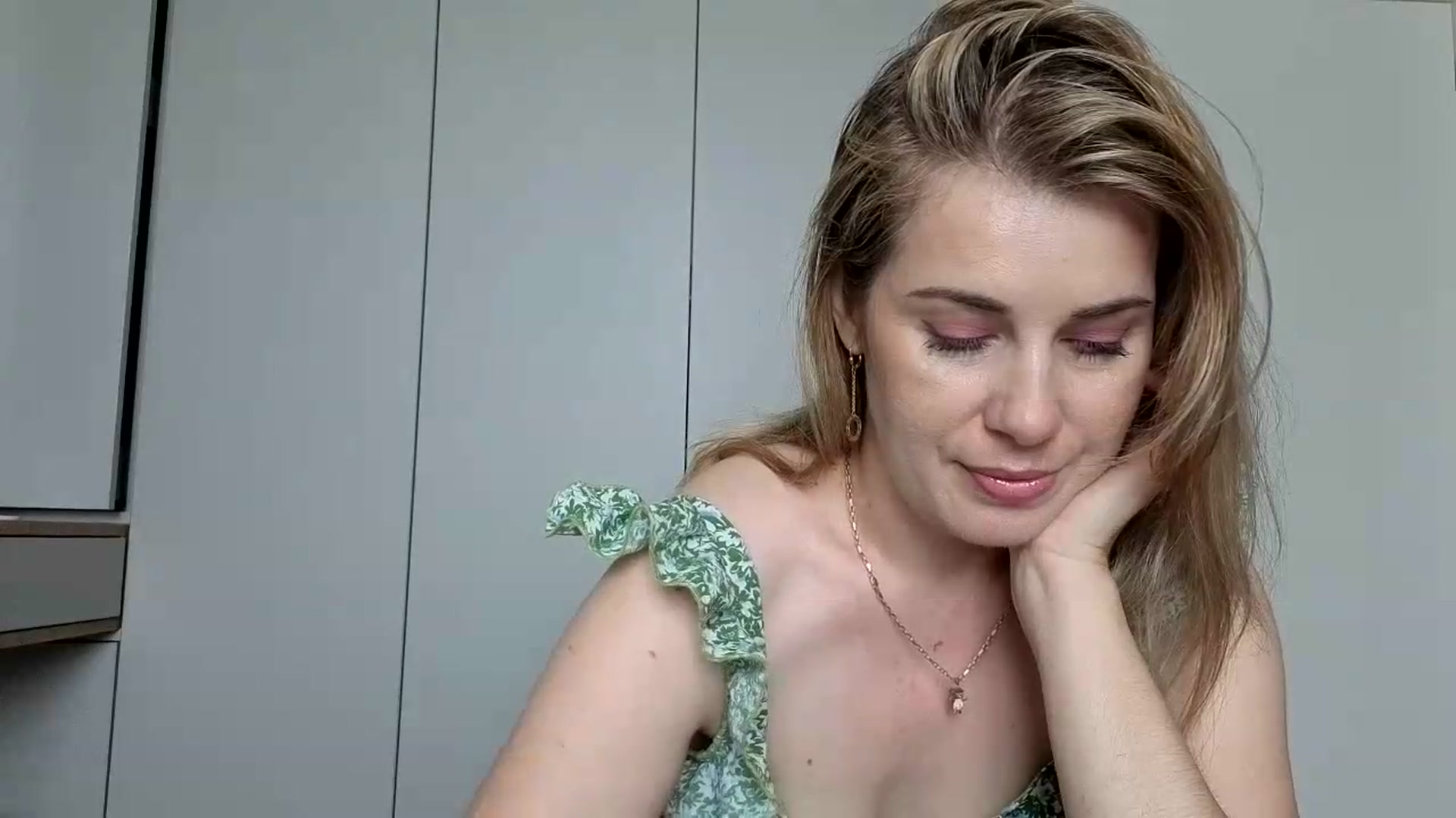 Gallery image thumbnail from PrettyWomen31's myfreecams stream on, 06/22/2026, 08:17 image 6 of 20