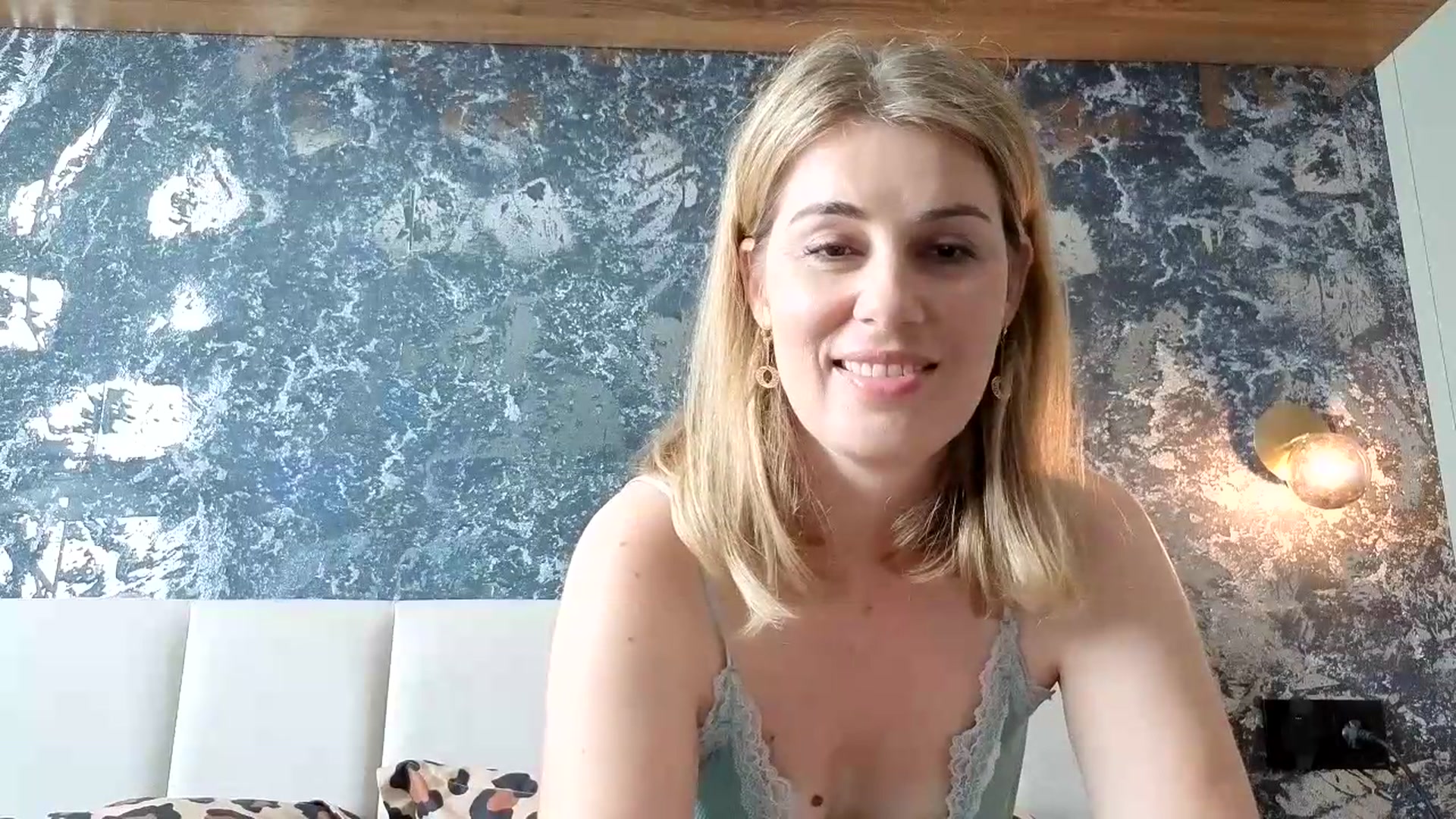 Gallery image thumbnail from PrettyWomen31's myfreecams stream on, 07/15/2026, 08:40 image 19 of 20