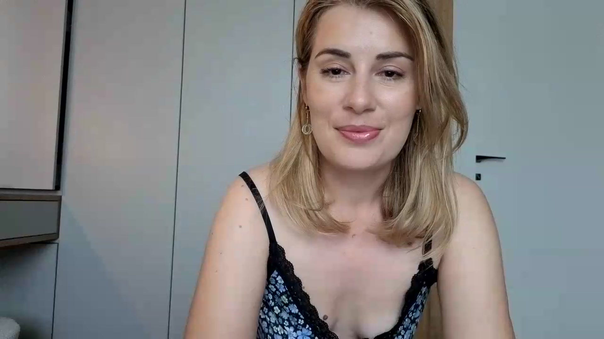 Gallery image thumbnail from PrettyWomen31's myfreecams stream on, 07/27/2026, 06:02 image 16 of 20