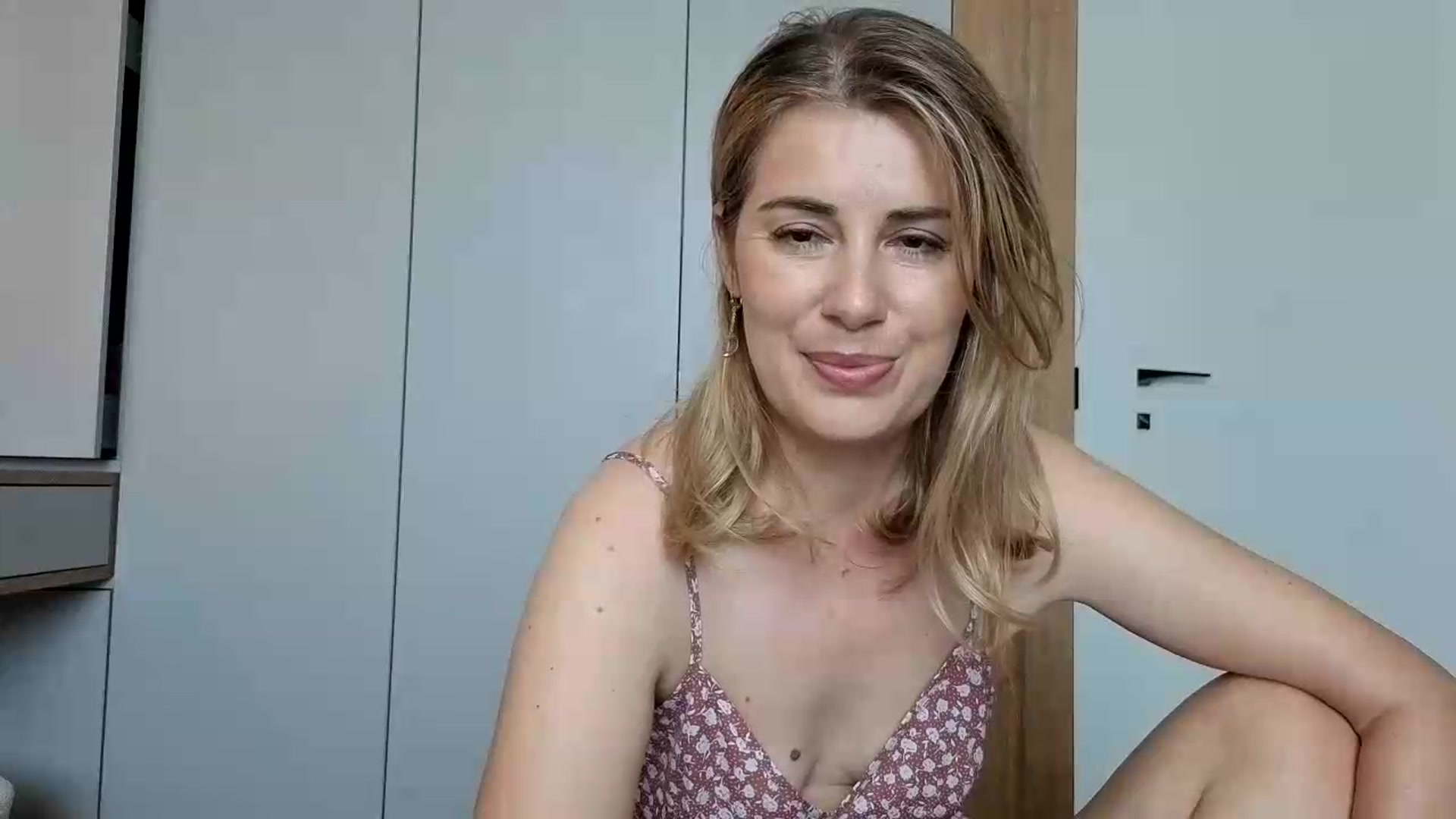 Gallery image thumbnail from PrettyWomen31's myfreecams stream on, 07/28/2026, 08:29 image 5 of 20