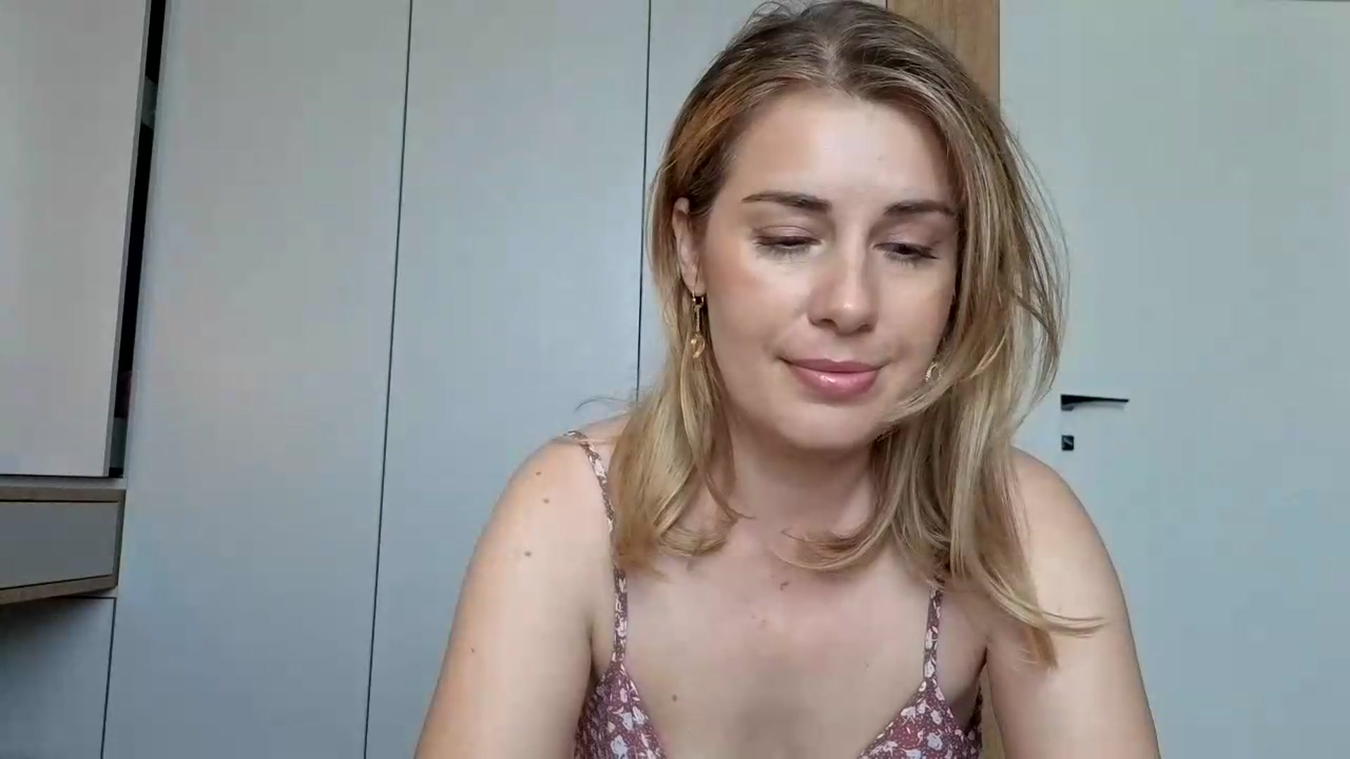 Gallery image thumbnail from PrettyWomen31's myfreecams stream on, 07/28/2026, 08:29 image 3 of 20