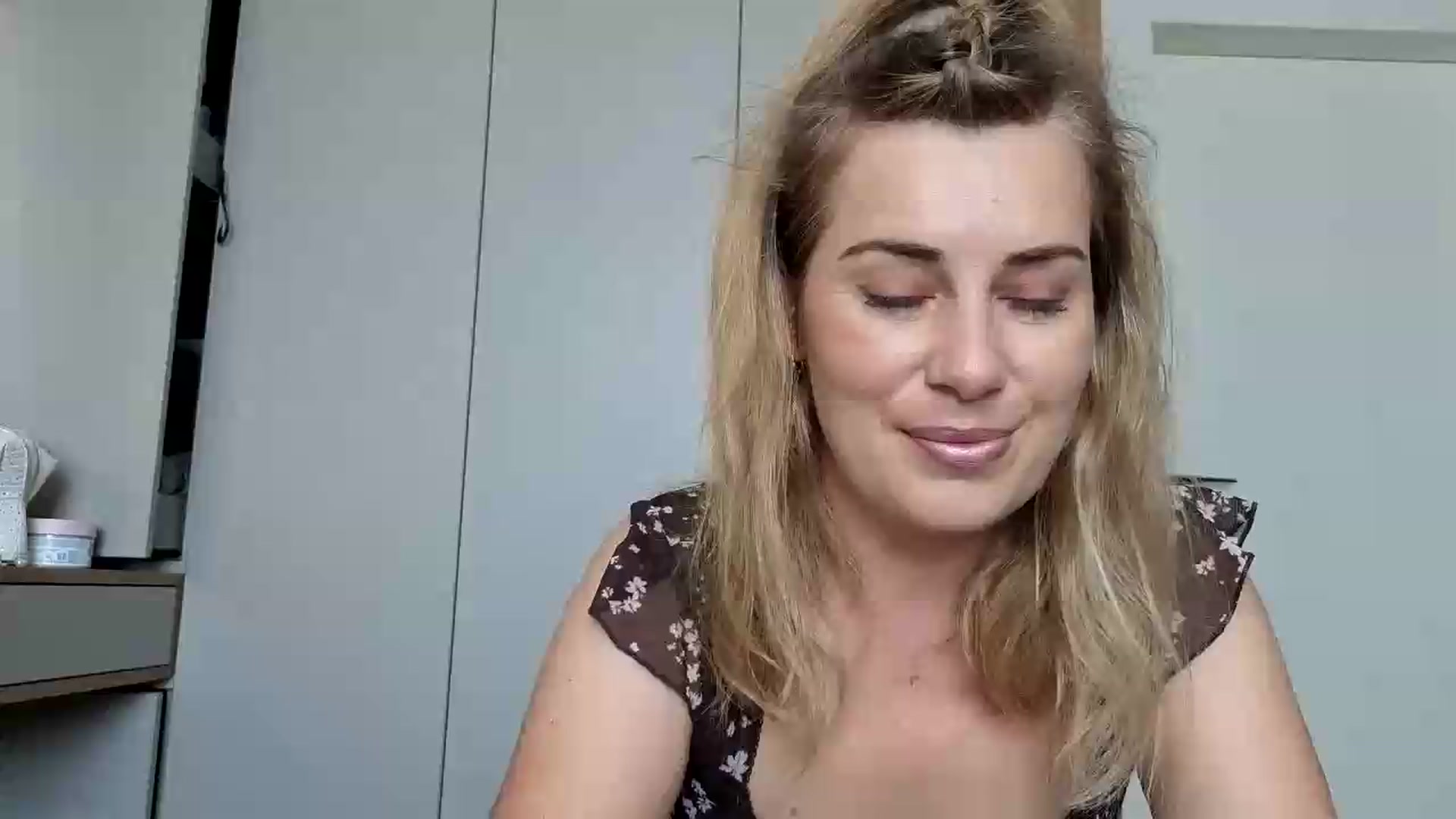 Gallery image thumbnail from PrettyWomen31's myfreecams stream on, 08/17/2026, 07:19 image 1 of 20
