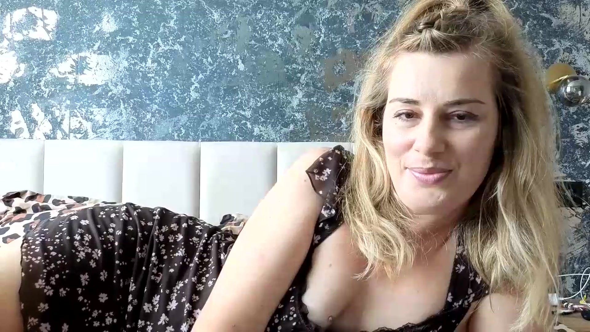 Gallery image thumbnail from PrettyWomen31's myfreecams stream on, 08/17/2026, 07:19 image 14 of 20
