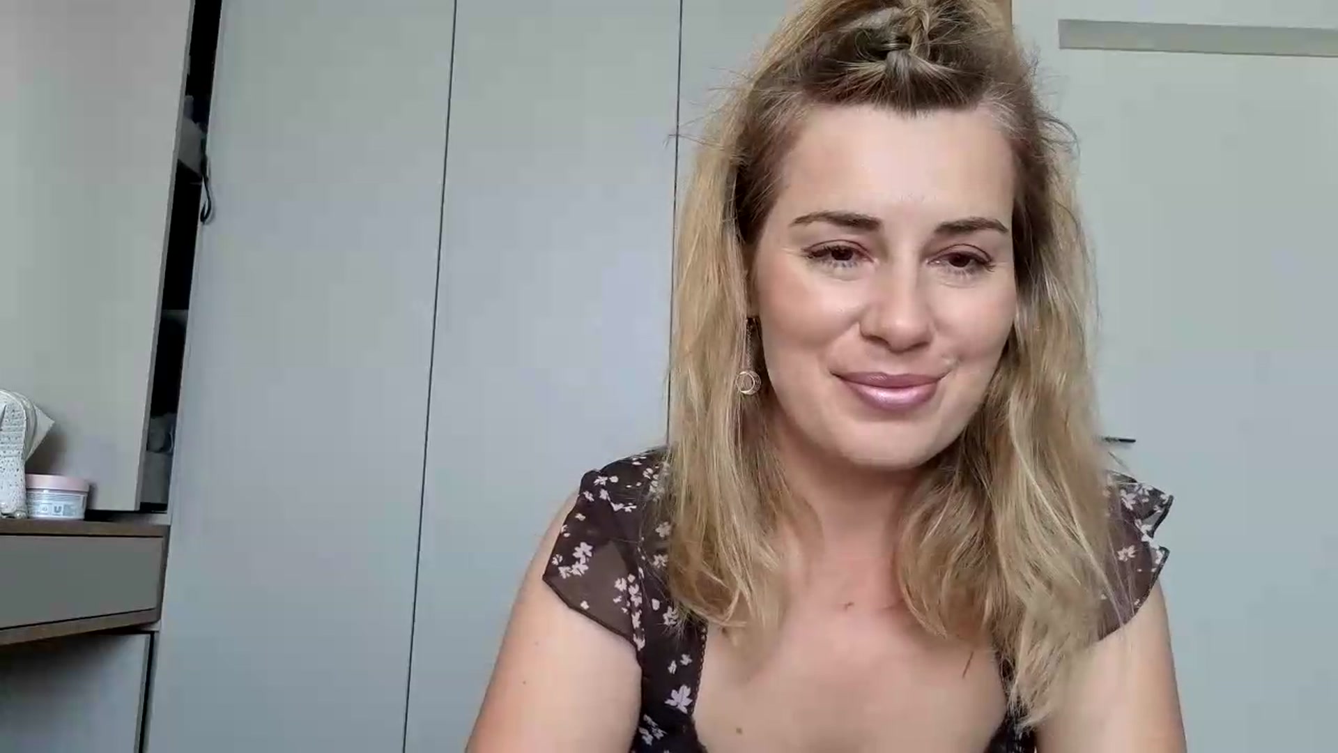 Gallery image thumbnail from PrettyWomen31's myfreecams stream on, 08/17/2026, 07:19 image 7 of 20