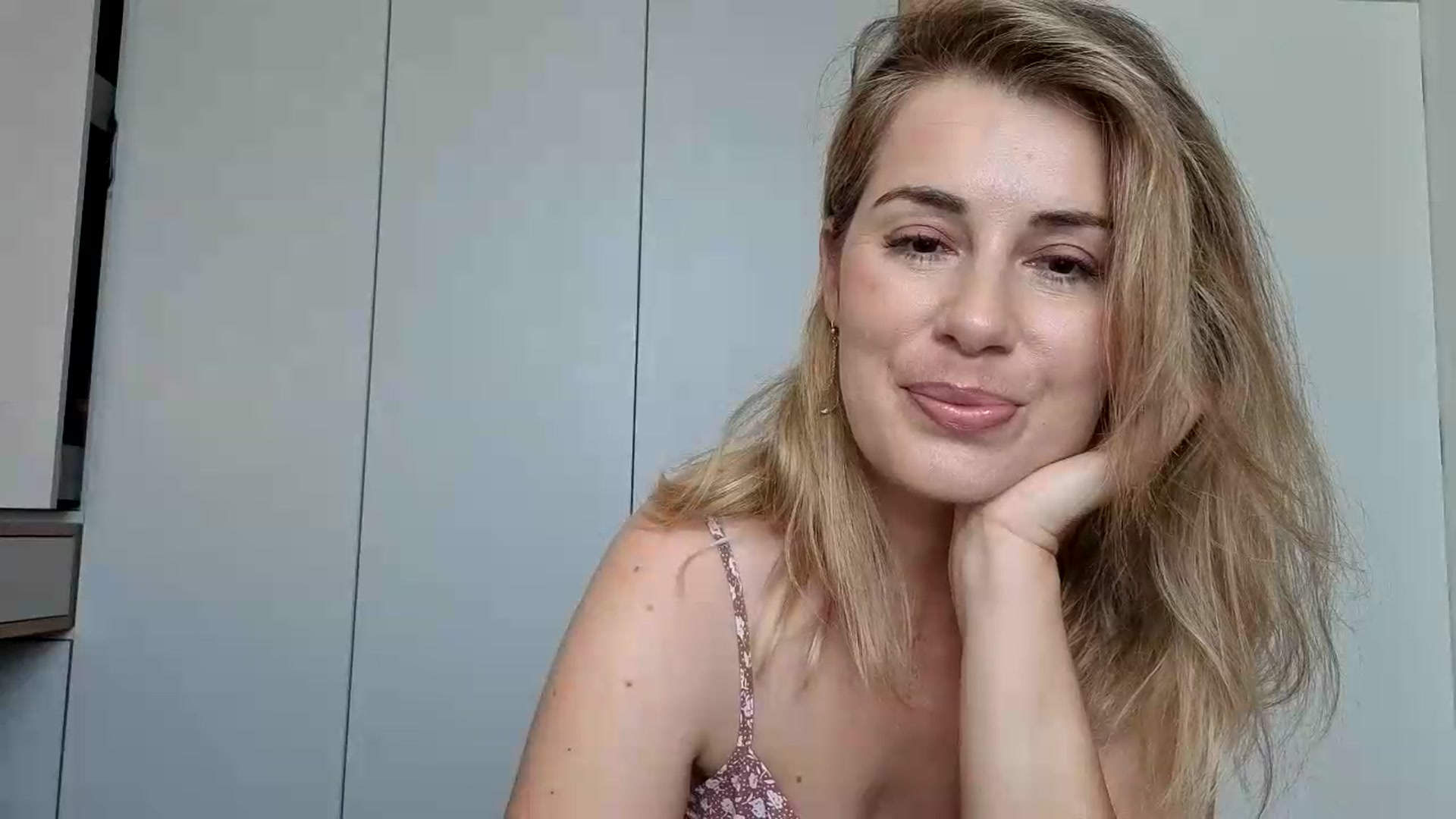 Gallery image thumbnail from PrettyWomen31's myfreecams stream on, 08/18/2026, 06:18 image 2 of 20