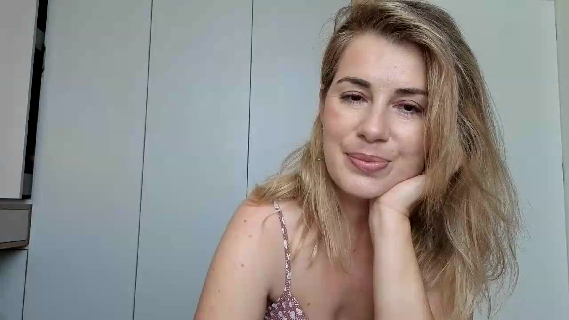 Gallery image thumbnail from PrettyWomen31's myfreecams stream on, 08/18/2026, 06:18 image 3 of 20