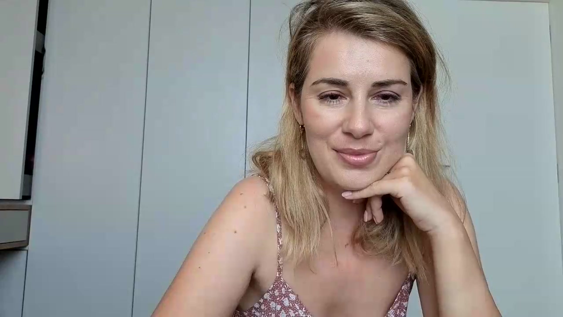Gallery image thumbnail from PrettyWomen31's myfreecams stream on, 08/18/2026, 06:18 image 17 of 20