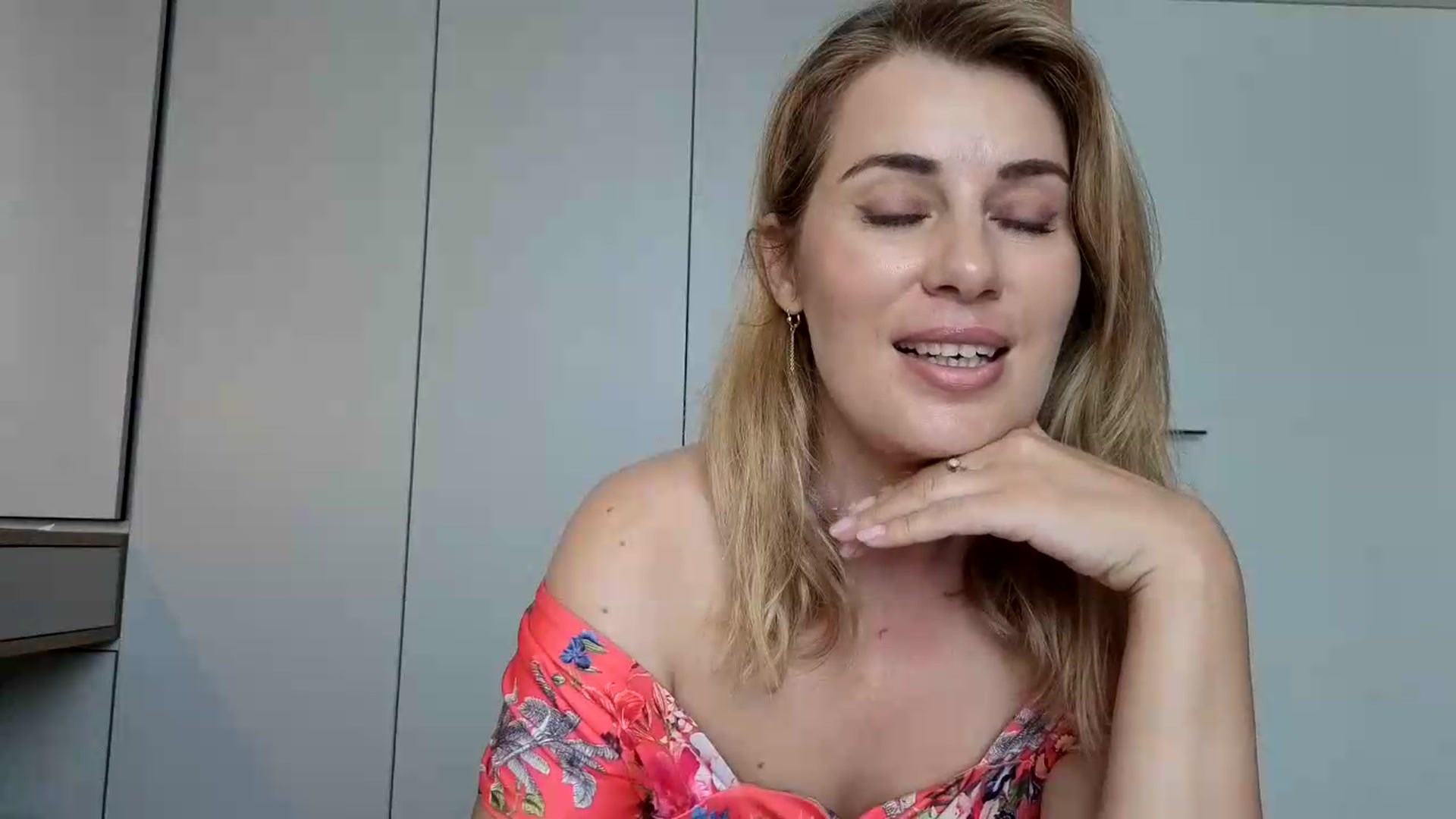 Gallery image thumbnail from PrettyWomen31's myfreecams stream on, 08/25/2026, 08:43 image 2 of 20