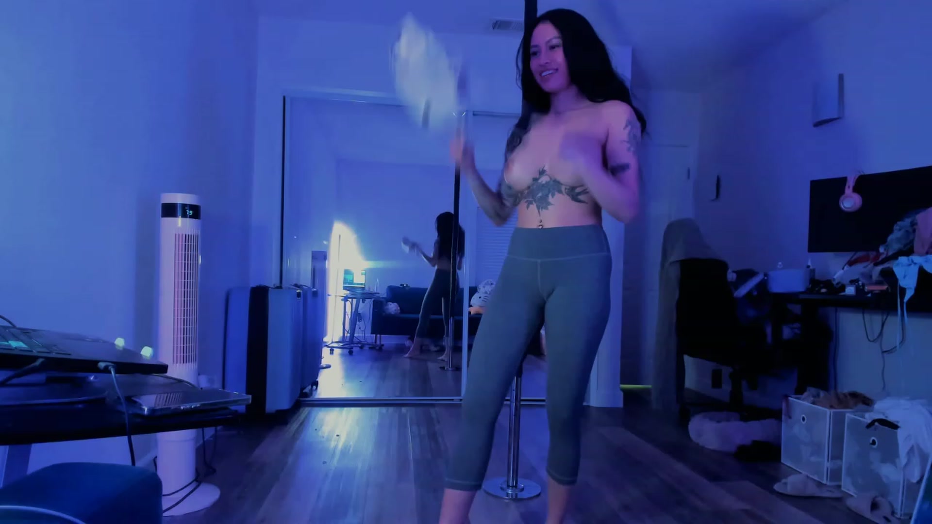 Gallery image thumbnail from PrettyX0Kat's myfreecams stream on, 05/04/2023, 05:03 image 11 of 20