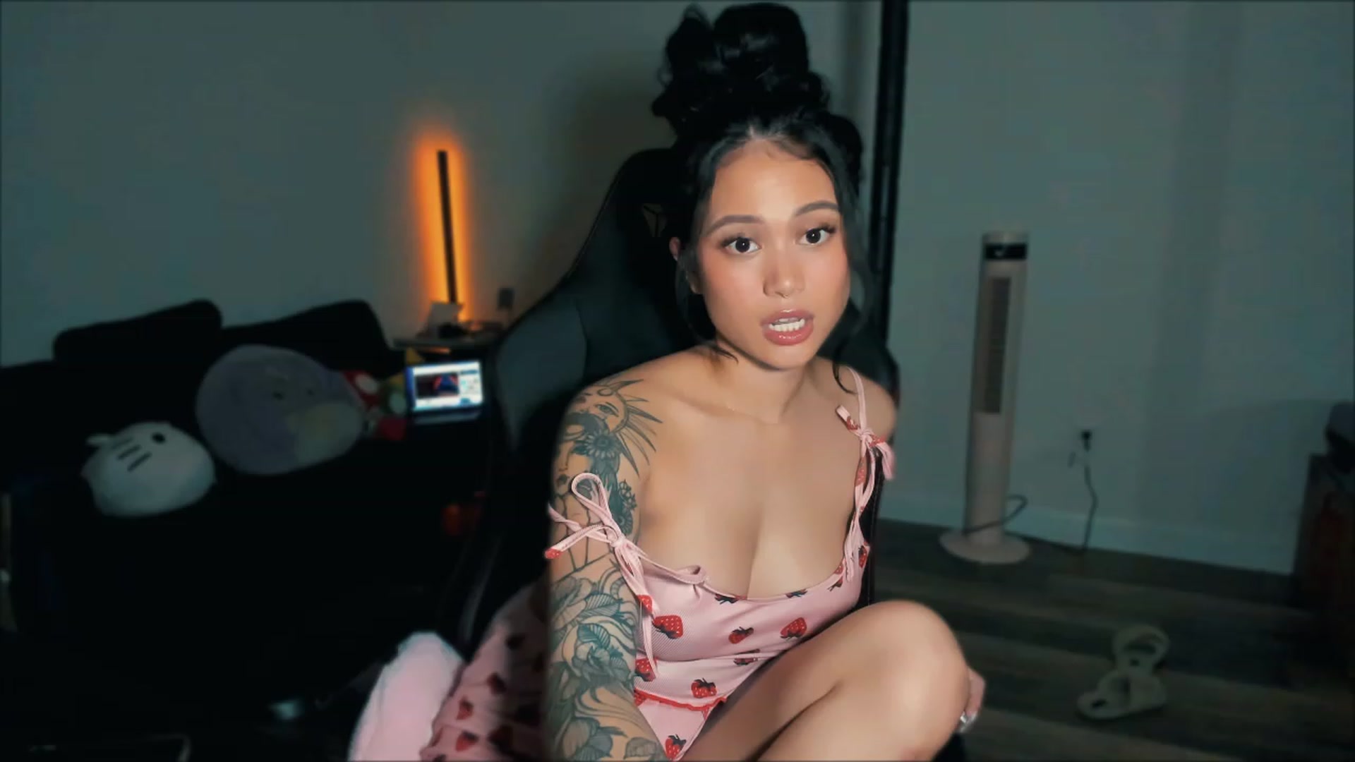Gallery image thumbnail from PrettyX0Kat's myfreecams stream on, 05/25/2023, 04:56 image 7 of 20