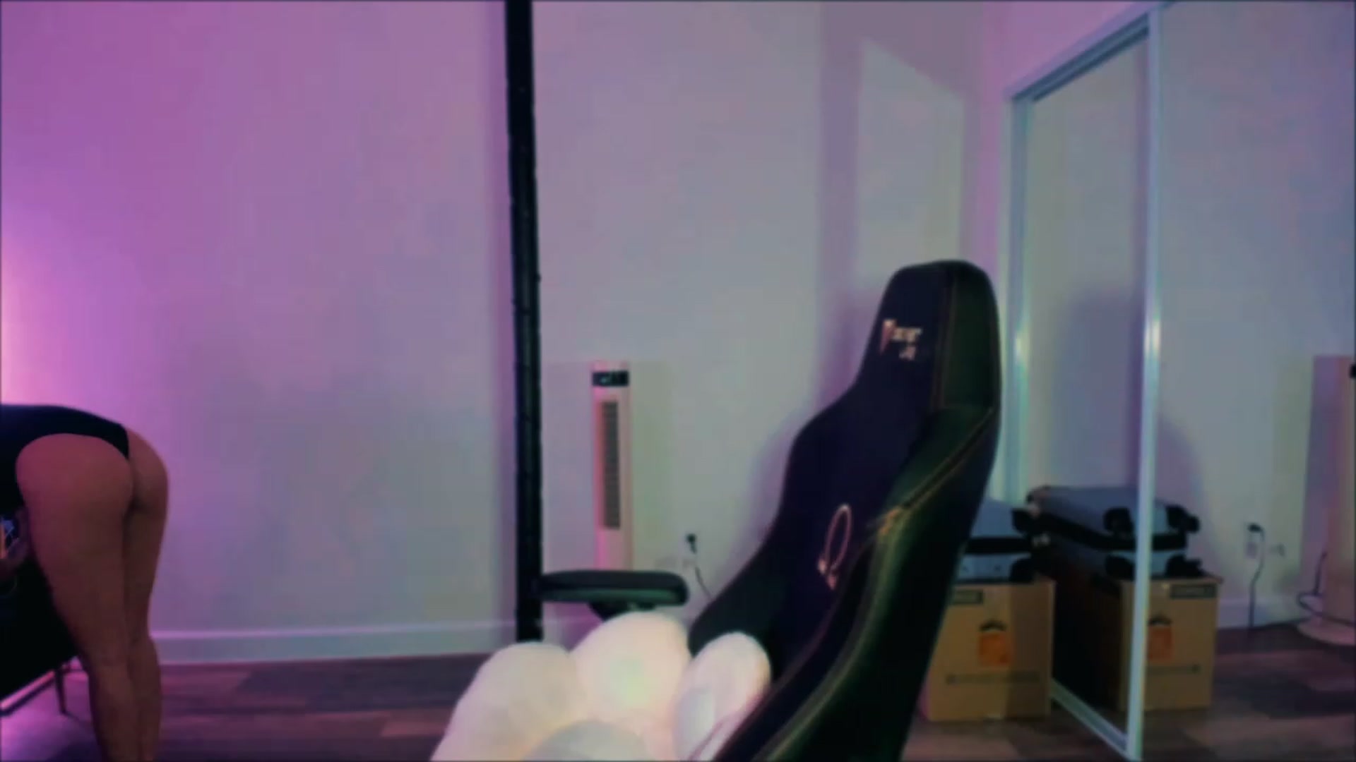 Gallery image thumbnail from PrettyX0Kat's myfreecams stream on, 06/01/2023, 06:24 image 9 of 20