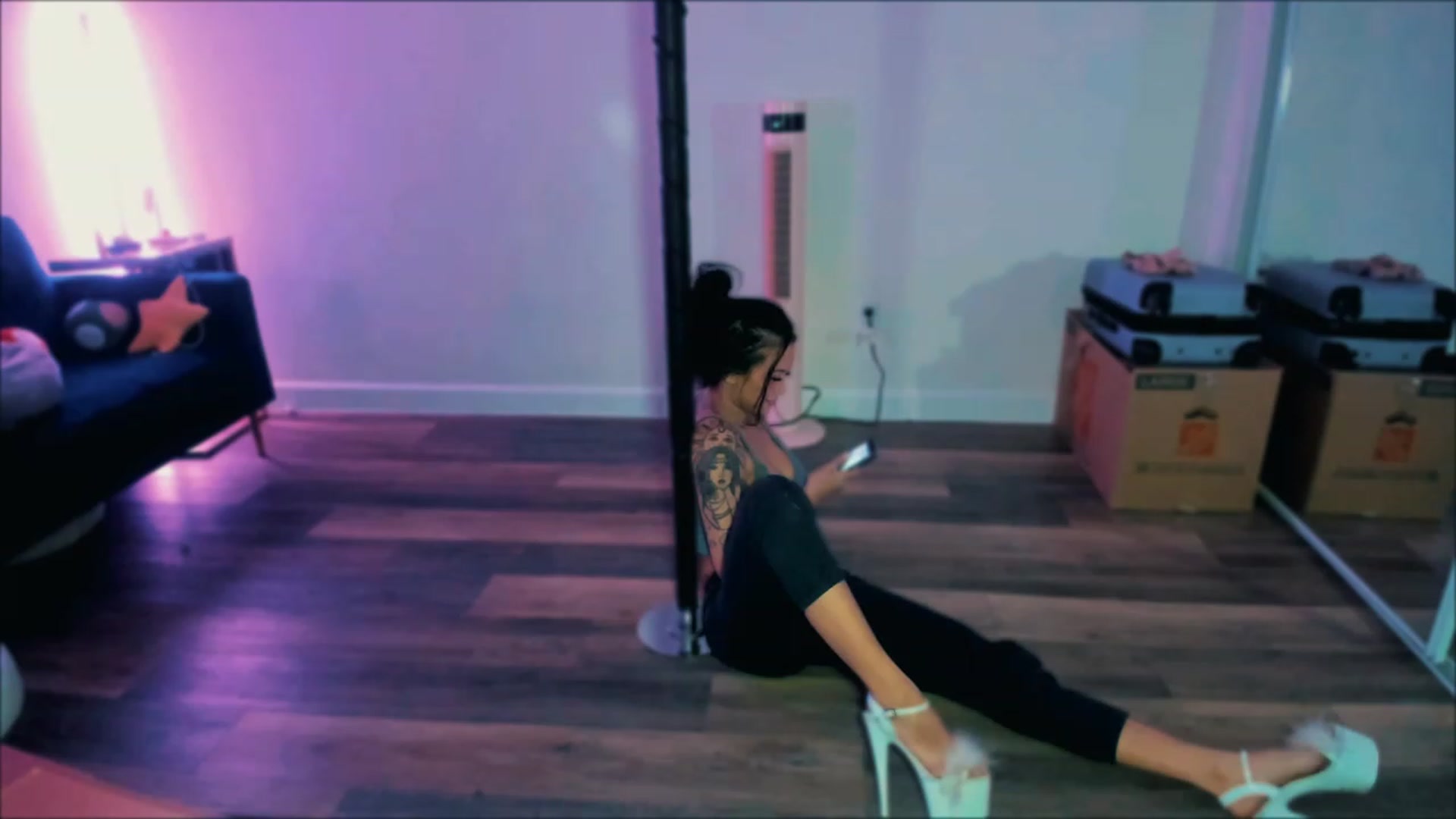 Gallery image thumbnail from PrettyX0Kat's myfreecams stream on, 06/01/2023, 06:24 image 17 of 20