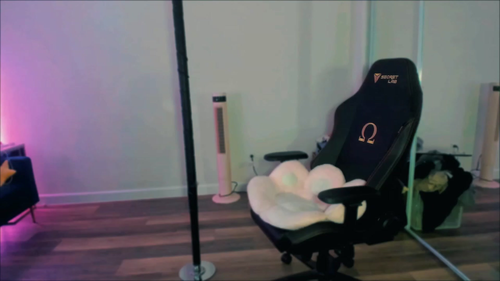Gallery image thumbnail from PrettyX0Kat's myfreecams stream on, 06/03/2023, 02:47 image 4 of 20