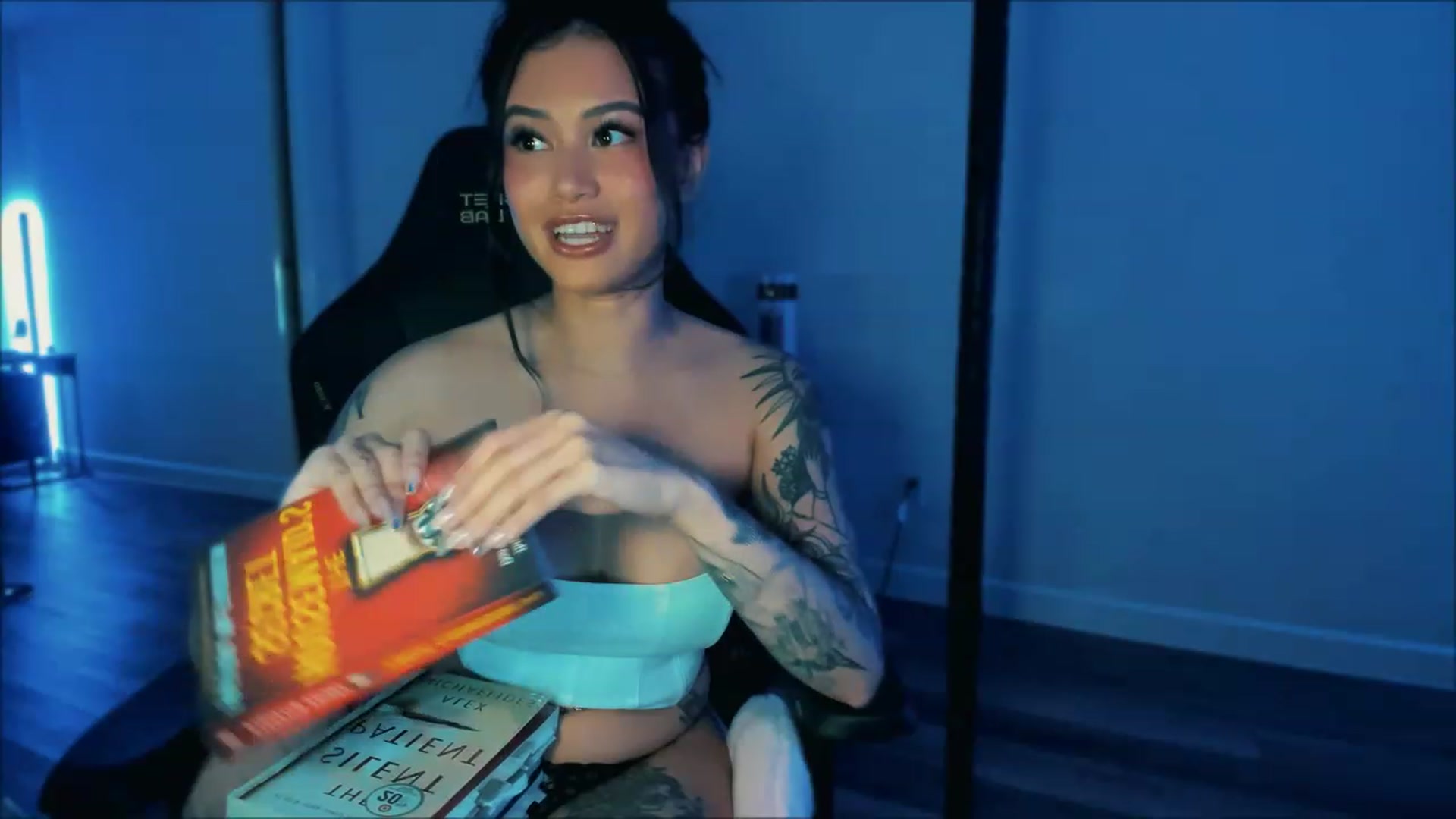 Gallery image thumbnail from PrettyX0Kat's myfreecams stream on, 06/08/2023, 06:16 image 16 of 20