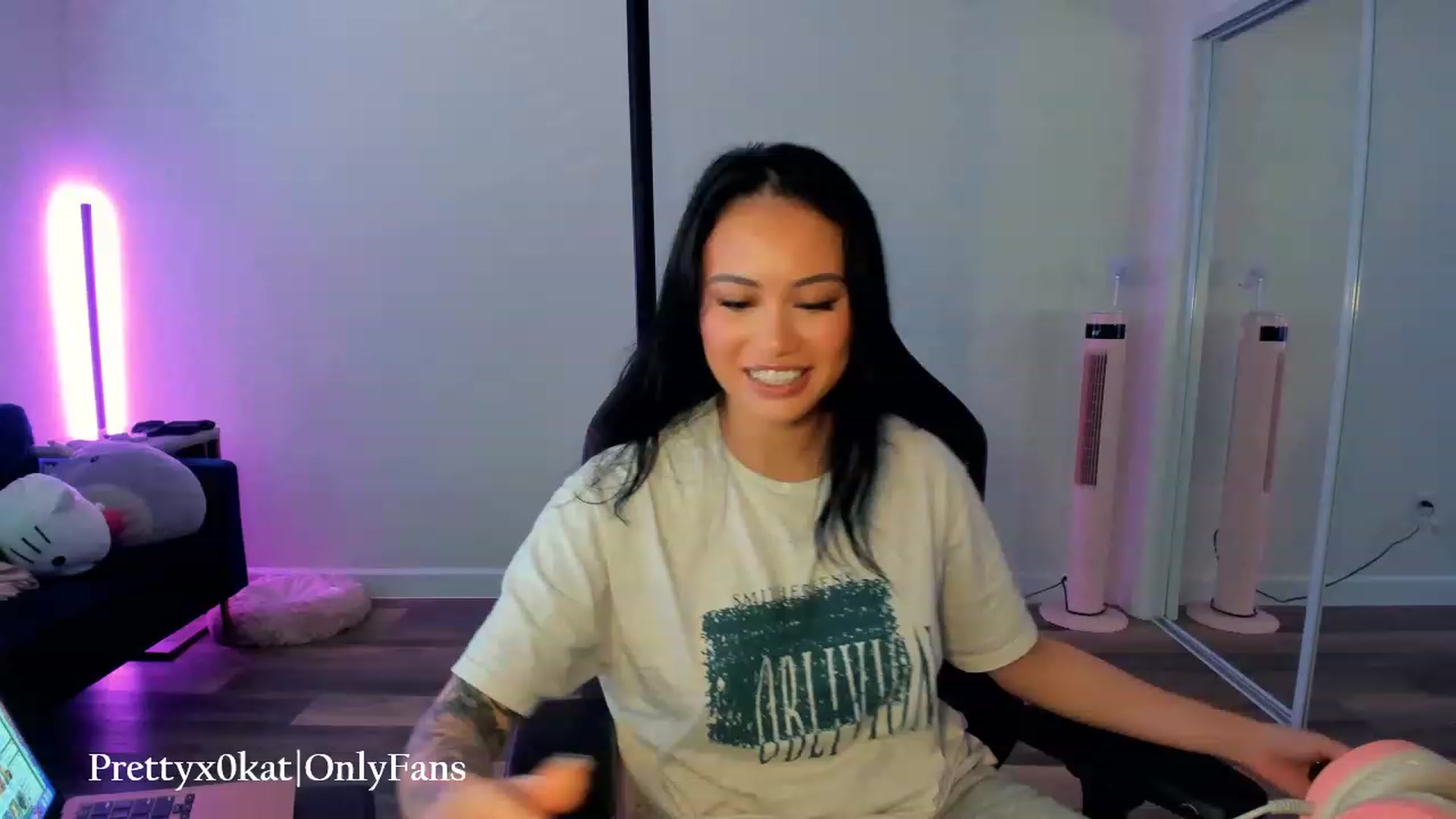 Gallery image thumbnail from PrettyX0Kat's myfreecams stream on, 06/30/2023, 23:47 image 18 of 20