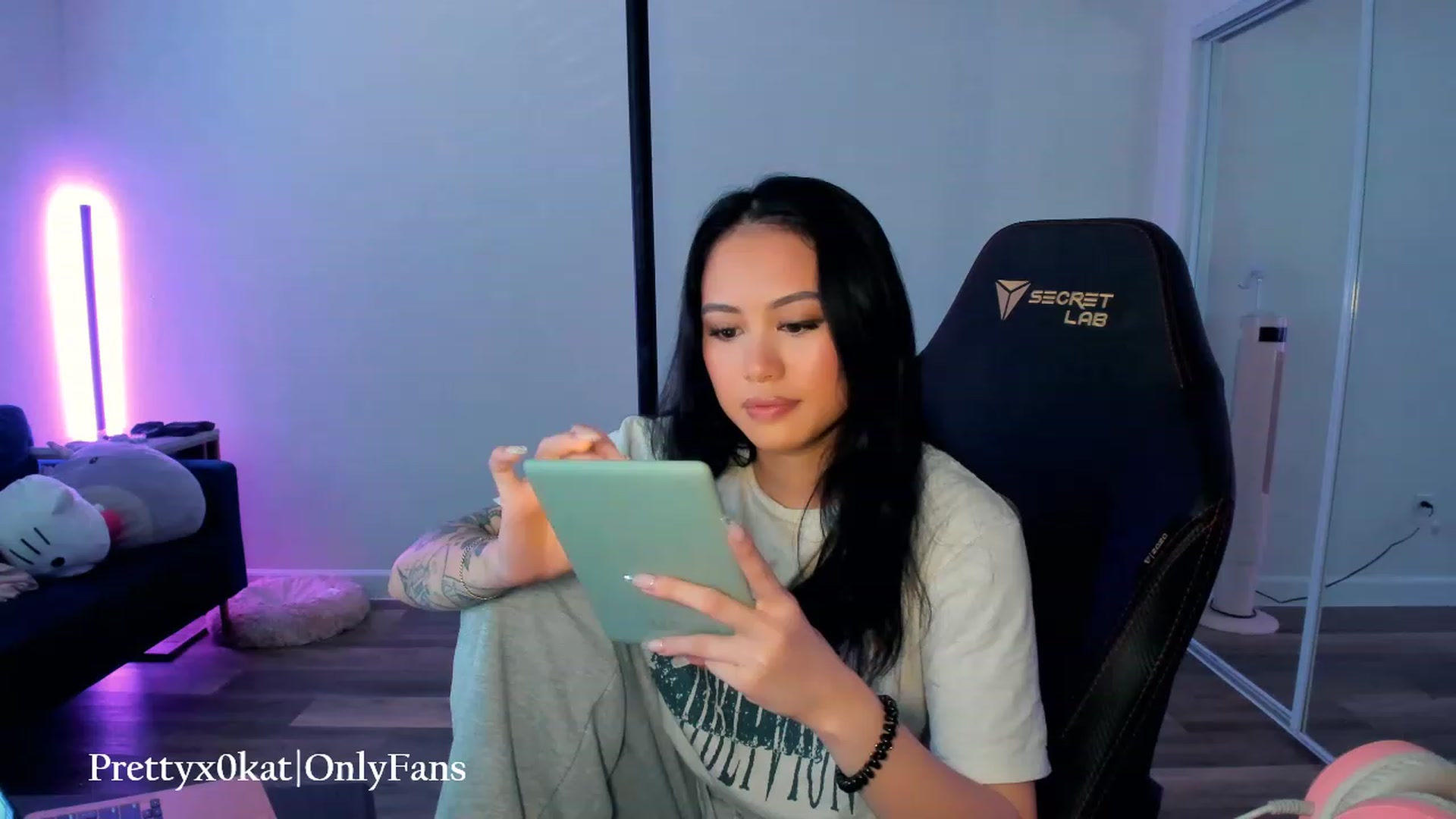 Gallery image thumbnail from PrettyX0Kat's myfreecams stream on, 06/30/2023, 23:47 image 16 of 20
