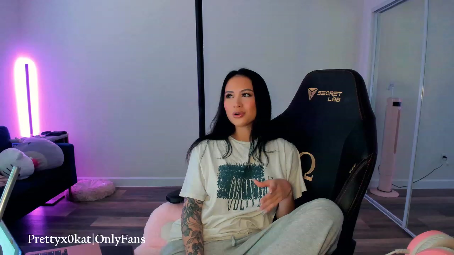 Gallery image thumbnail from PrettyX0Kat's myfreecams stream on, 06/30/2023, 23:47 image 8 of 20