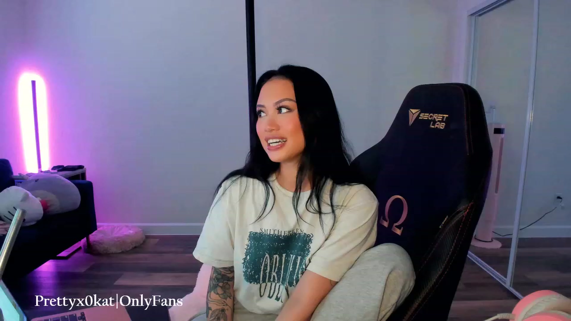 Gallery image thumbnail from PrettyX0Kat's myfreecams stream on, 06/30/2023, 23:47 image 7 of 20