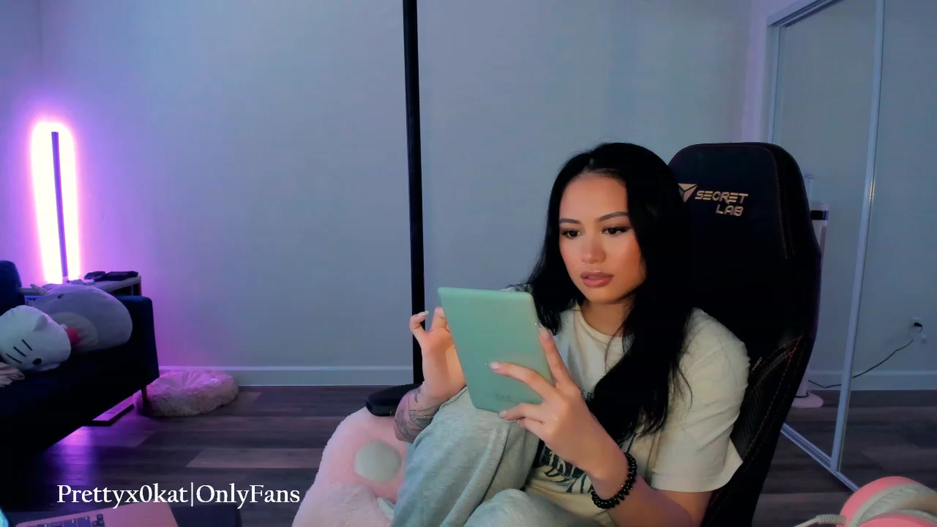 Gallery image thumbnail from PrettyX0Kat's myfreecams stream on, 06/30/2023, 23:47 image 14 of 20