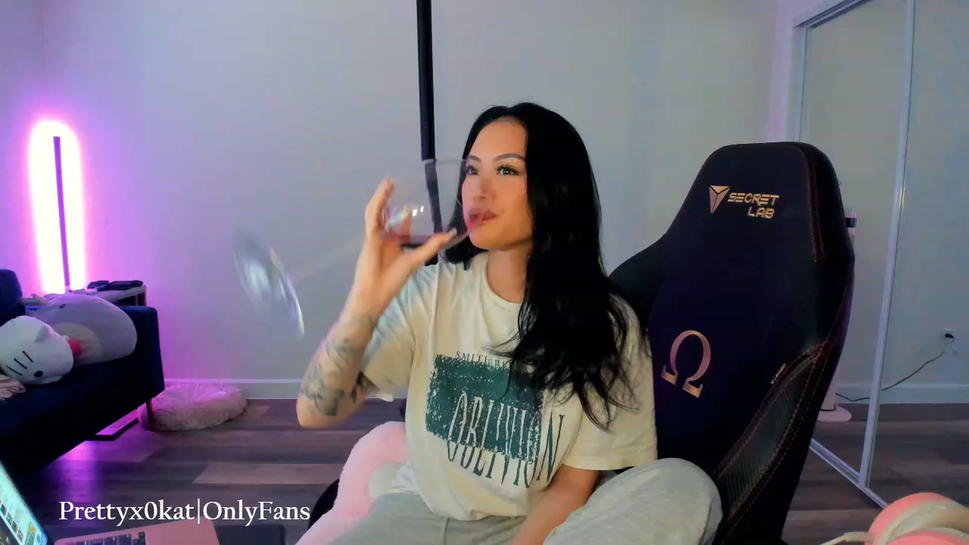 Gallery image thumbnail from PrettyX0Kat's myfreecams stream on, 06/30/2023, 23:47 image 11 of 20