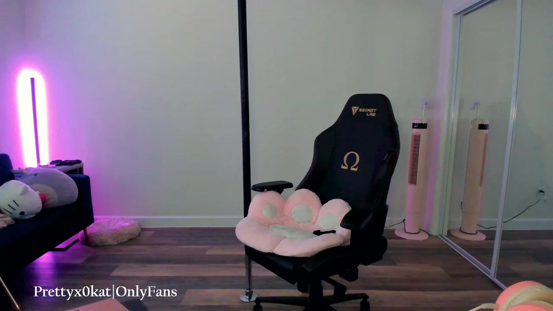 Gallery image thumbnail from PrettyX0Kat's myfreecams stream on, 06/30/2023, 23:47 image 1 of 20