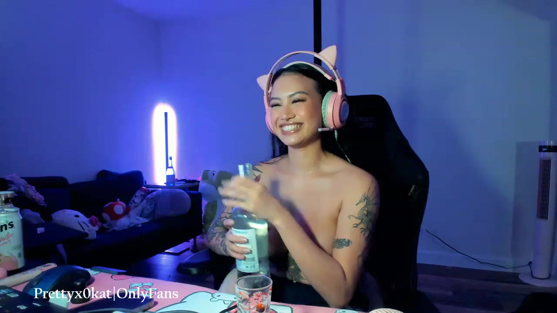 Gallery image thumbnail from PrettyX0Kat's myfreecams stream on, 07/07/2023, 05:27 image 14 of 20