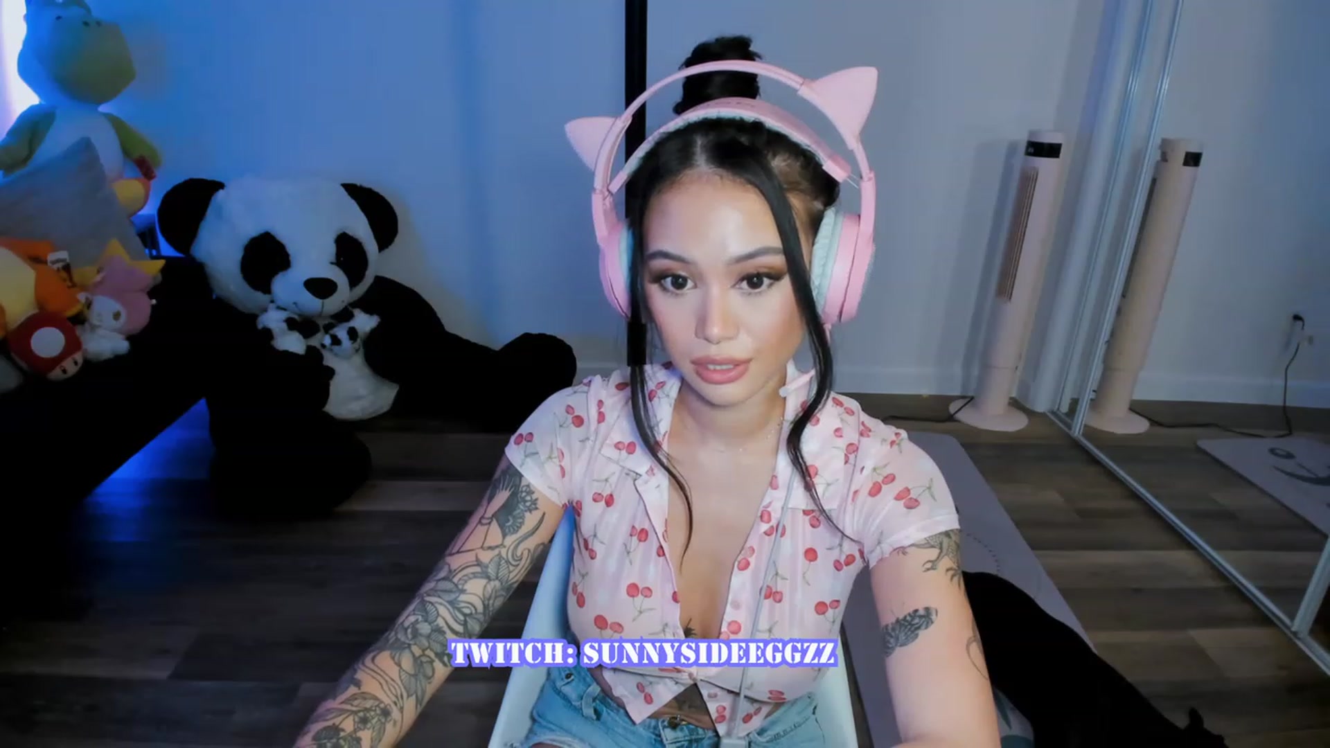 Gallery image thumbnail from PrettyX0Kat's myfreecams stream on, 08/04/2023, 02:44 image 17 of 20