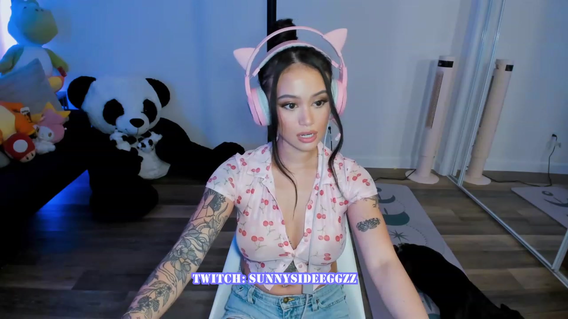 Gallery image thumbnail from PrettyX0Kat's myfreecams stream on, 08/04/2023, 02:44 image 19 of 20