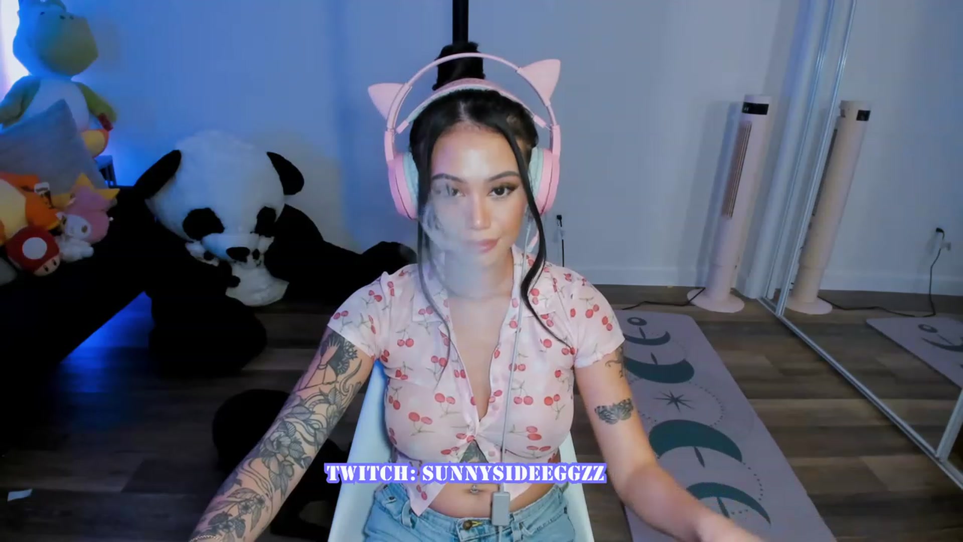 Gallery image thumbnail from PrettyX0Kat's myfreecams stream on, 08/04/2023, 03:45 image 11 of 20